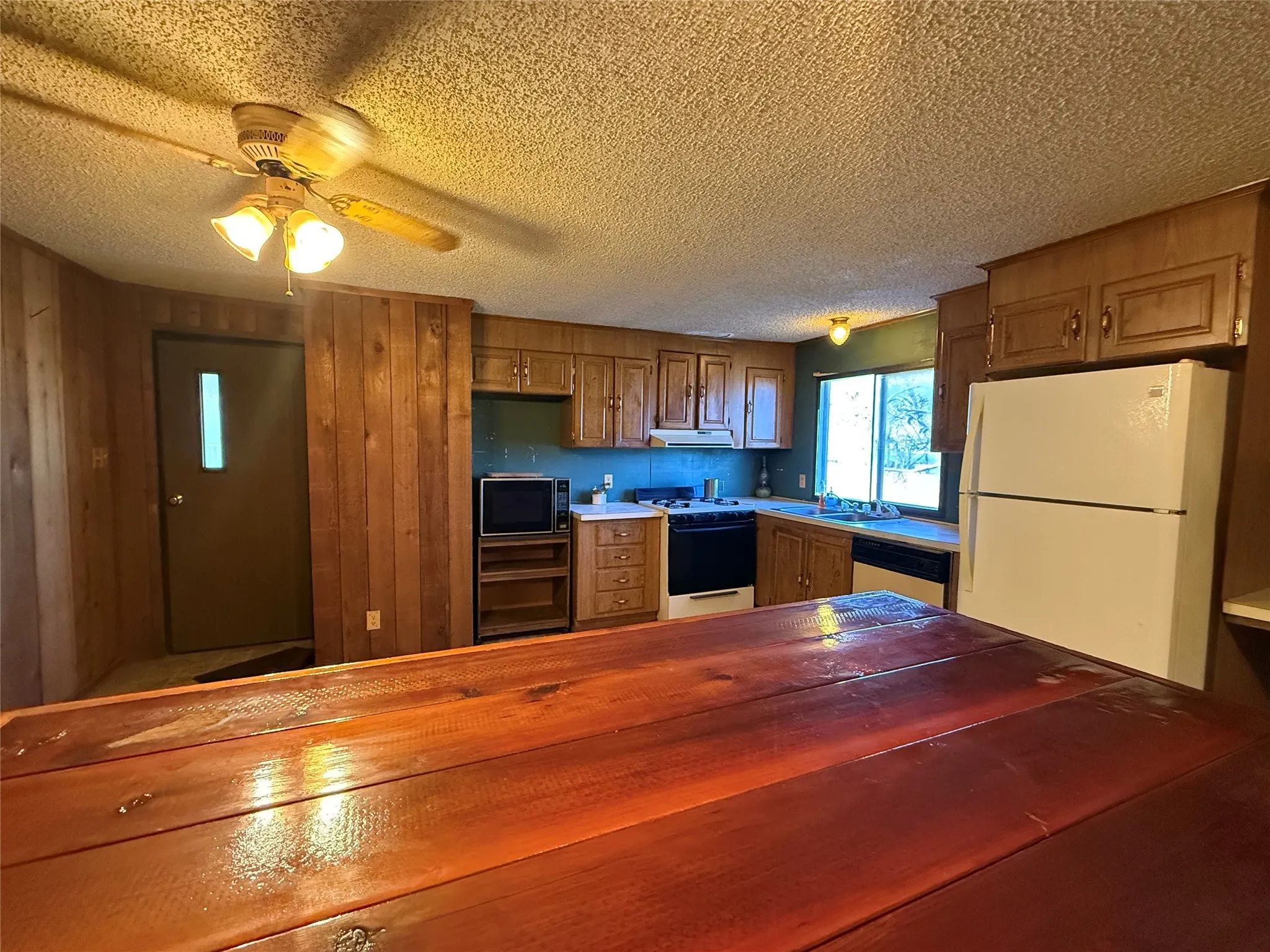 Manufactured Home For Sale in Navarro County , 4400 W Park Row Boulevard, Corsicana, Texas 75110, 2 Bedroom, 2 Bathroom, Garage spaces, 912 Sqft, built in 1987, Preowned, mls#21150689, Real Estate Agent in Corsicana, Homes For Sale in Navarro county, Homes For Sale in Corsicana, Realtor in Corsicana Texas, Real Estate Brokerage Independent Realty Texas, Luminita Cordes Realtor