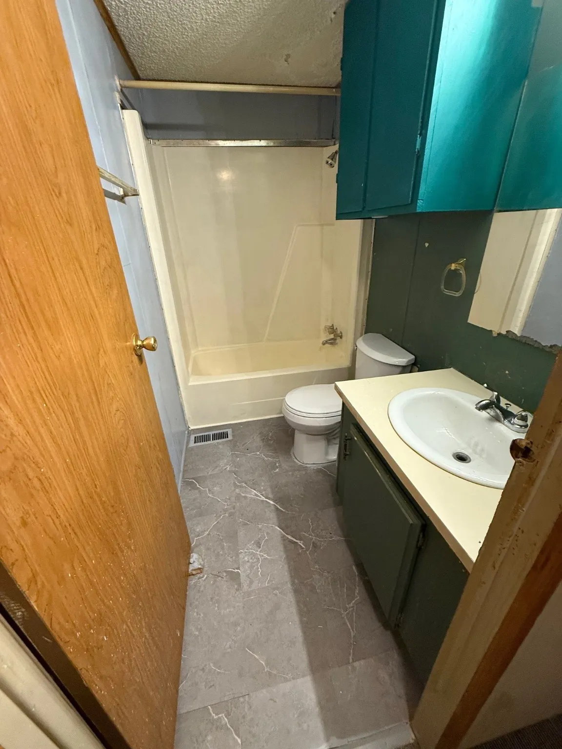 Manufactured Home For Sale in Navarro County , 4400 W Park Row Boulevard, Corsicana, Texas 75110, 2 Bedroom, 2 Bathroom, Garage spaces, 912 Sqft, built in 1987, Preowned, mls#21150689, Real Estate Agent in Corsicana, Homes For Sale in Navarro county, Homes For Sale in Corsicana, Realtor in Corsicana Texas, Real Estate Brokerage Independent Realty Texas, Luminita Cordes Realtor