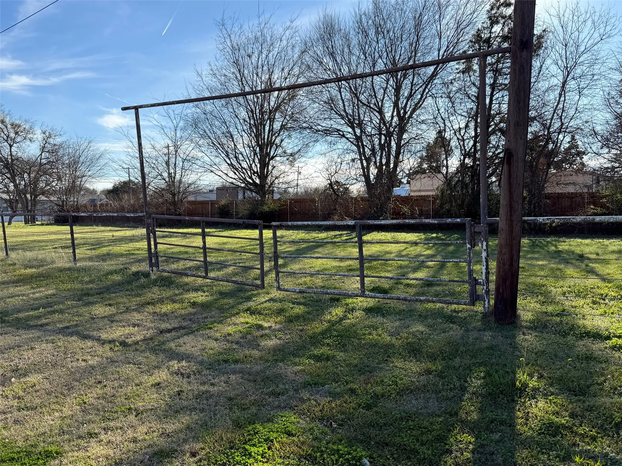 Manufactured Home For Sale in Navarro County , 4400 W Park Row Boulevard, Corsicana, Texas 75110, 2 Bedroom, 2 Bathroom, Garage spaces, 912 Sqft, built in 1987, Preowned, mls#21150689, Real Estate Agent in Corsicana, Homes For Sale in Navarro county, Homes For Sale in Corsicana, Realtor in Corsicana Texas, Real Estate Brokerage Independent Realty Texas, Luminita Cordes Realtor
