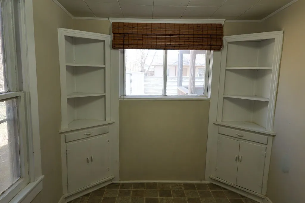 Single Family Residence For Sale in Erath County , 955 N Stephen Avenue, Stephenville, Texas 76401, 3 Bedroom, 2 Bathroom, Garage spaces, 1,009 Sqft, built in 1940, mls#21148443, Real Estate Agent in Stephenville, Homes For Sale in Erath county, Homes For Sale in Stephenville, Realtor in Stephenville Texas, Real Estate Brokerage Independent Realty Texas, Luminita Cordes Realtor