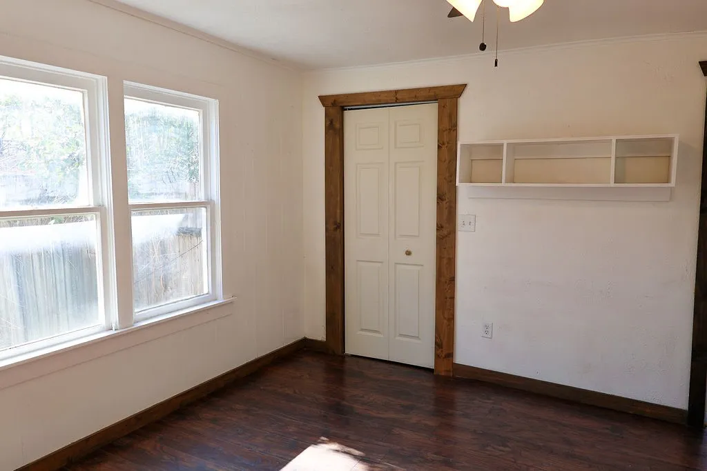 Single Family Residence For Sale in Erath County , 955 N Stephen Avenue, Stephenville, Texas 76401, 3 Bedroom, 2 Bathroom, Garage spaces, 1,009 Sqft, built in 1940, mls#21148443, Real Estate Agent in Stephenville, Homes For Sale in Erath county, Homes For Sale in Stephenville, Realtor in Stephenville Texas, Real Estate Brokerage Independent Realty Texas, Luminita Cordes Realtor