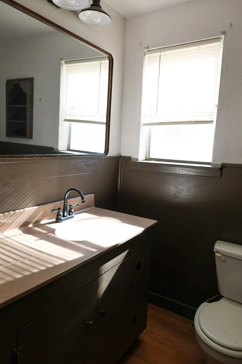 Single Family Residence For Sale in Erath County , 955 N Stephen Avenue, Stephenville, Texas 76401, 3 Bedroom, 2 Bathroom, Garage spaces, 1,009 Sqft, built in 1940, mls#21148443, Real Estate Agent in Stephenville, Homes For Sale in Erath county, Homes For Sale in Stephenville, Realtor in Stephenville Texas, Real Estate Brokerage Independent Realty Texas, Luminita Cordes Realtor