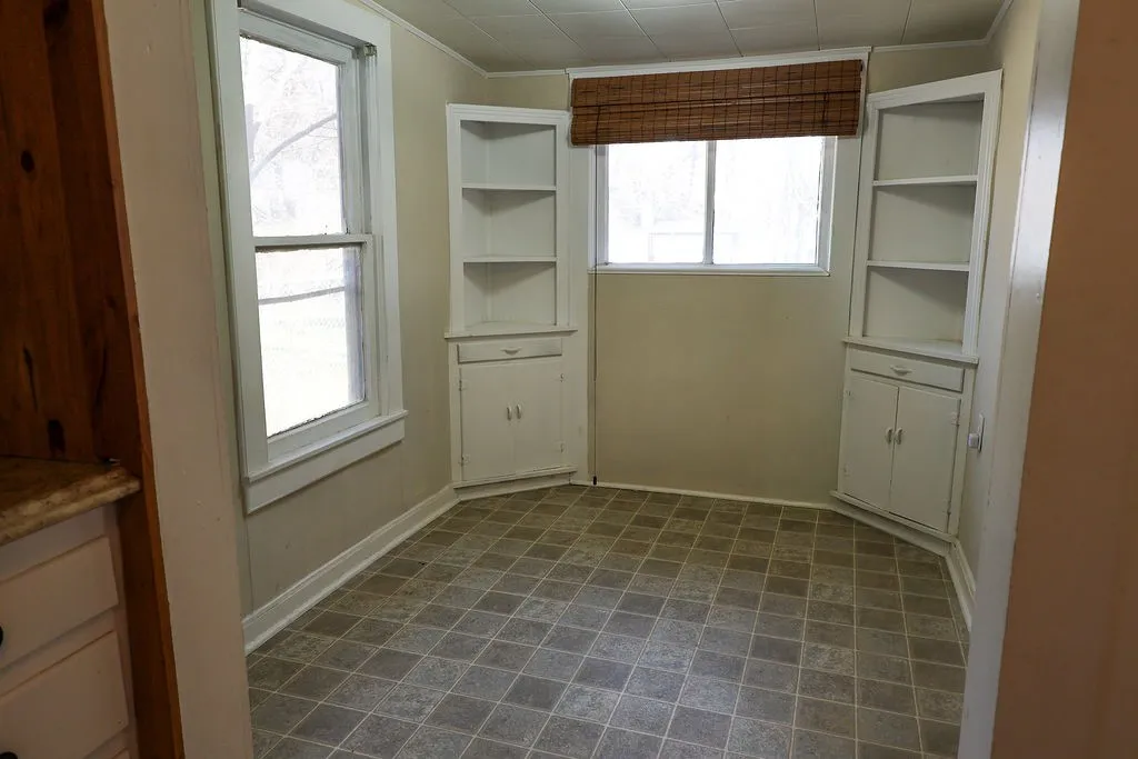 Single Family Residence For Sale in Erath County , 955 N Stephen Avenue, Stephenville, Texas 76401, 3 Bedroom, 2 Bathroom, Garage spaces, 1,009 Sqft, built in 1940, mls#21148443, Real Estate Agent in Stephenville, Homes For Sale in Erath county, Homes For Sale in Stephenville, Realtor in Stephenville Texas, Real Estate Brokerage Independent Realty Texas, Luminita Cordes Realtor