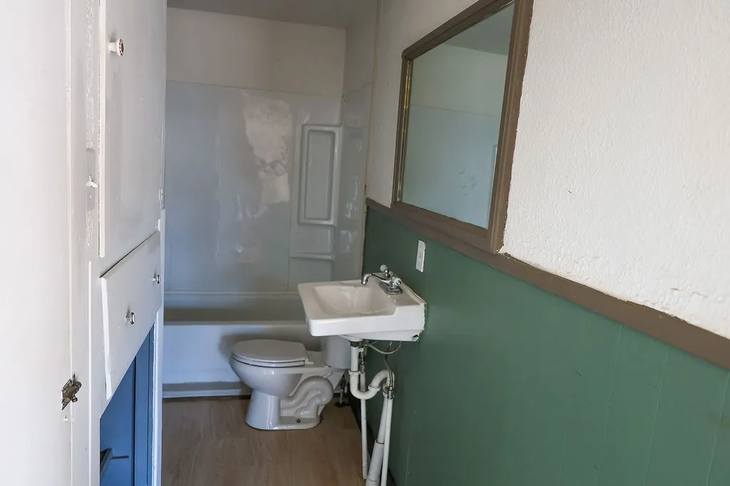 Single Family Residence For Sale in Erath County , 955 N Stephen Avenue, Stephenville, Texas 76401, 3 Bedroom, 2 Bathroom, Garage spaces, 1,009 Sqft, built in 1940, mls#21148443, Real Estate Agent in Stephenville, Homes For Sale in Erath county, Homes For Sale in Stephenville, Realtor in Stephenville Texas, Real Estate Brokerage Independent Realty Texas, Luminita Cordes Realtor