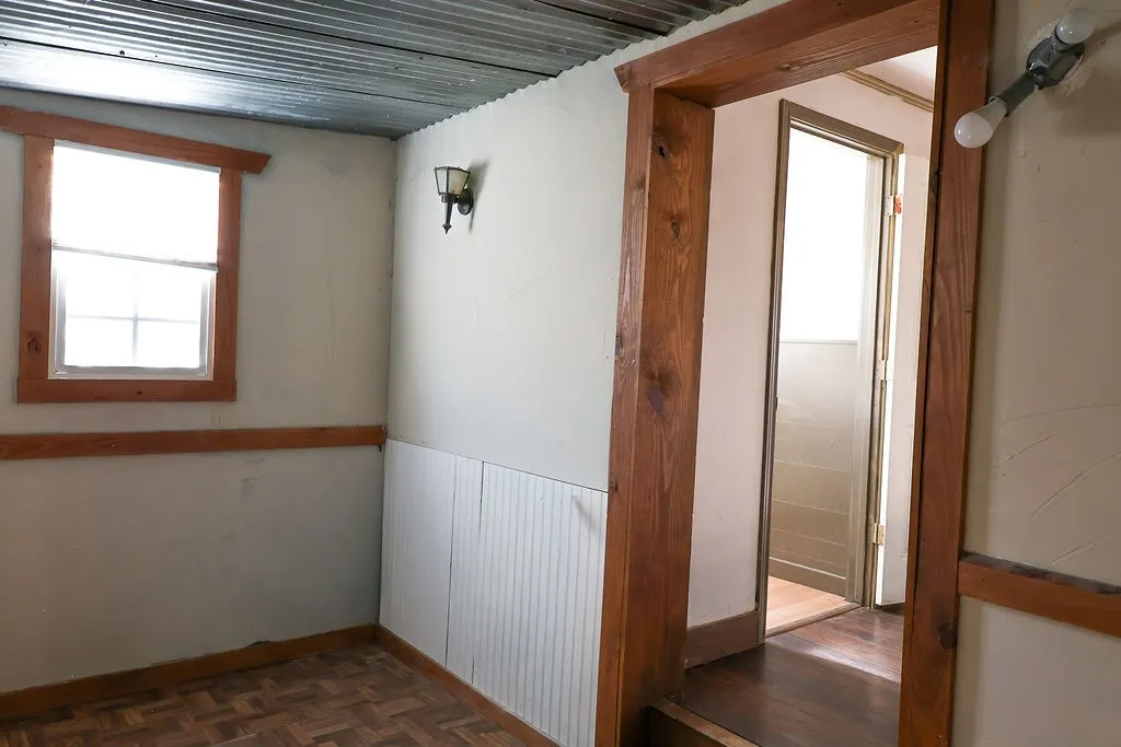 Single Family Residence For Sale in Erath County , 955 N Stephen Avenue, Stephenville, Texas 76401, 3 Bedroom, 2 Bathroom, Garage spaces, 1,009 Sqft, built in 1940, mls#21148443, Real Estate Agent in Stephenville, Homes For Sale in Erath county, Homes For Sale in Stephenville, Realtor in Stephenville Texas, Real Estate Brokerage Independent Realty Texas, Luminita Cordes Realtor