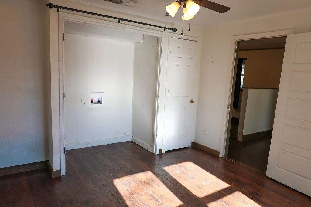 Single Family Residence For Sale in Erath County , 955 N Stephen Avenue, Stephenville, Texas 76401, 3 Bedroom, 2 Bathroom, Garage spaces, 1,009 Sqft, built in 1940, mls#21148443, Real Estate Agent in Stephenville, Homes For Sale in Erath county, Homes For Sale in Stephenville, Realtor in Stephenville Texas, Real Estate Brokerage Independent Realty Texas, Luminita Cordes Realtor