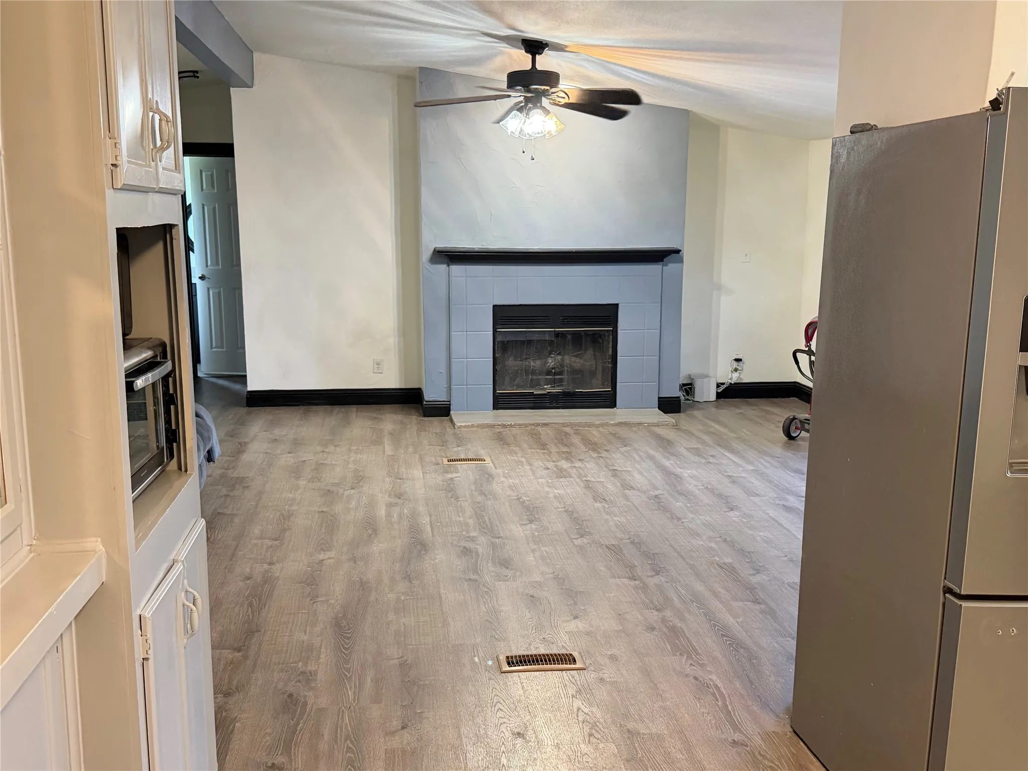 Mobile Home For Sale in Johnson County , 222 Hix Road, Cleburne, Texas 76031, 3 Bedroom, 2 Bathroom, Garage spaces, 1,408 Sqft, built in 1999, Preowned, mls#21148065, Real Estate Agent in Cleburne, Homes For Sale in Johnson county, Homes For Sale in Cleburne, Realtor in Cleburne Texas, Real Estate Brokerage Independent Realty Texas, Luminita Cordes Realtor