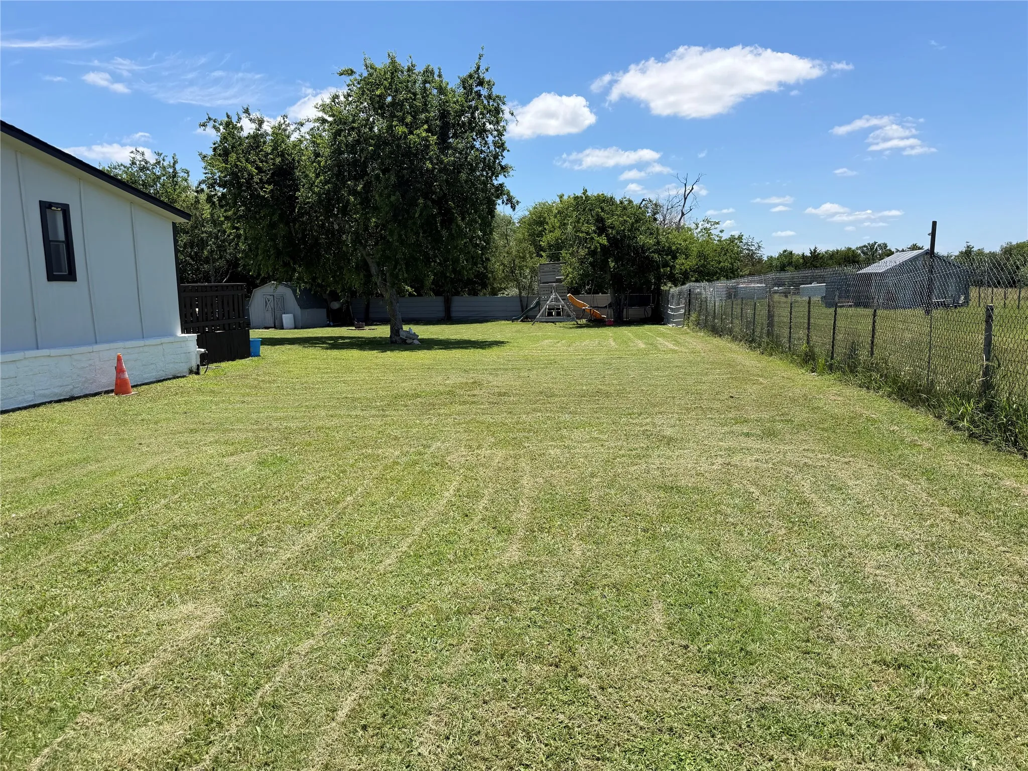 Mobile Home For Sale in Johnson County , 222 Hix Road, Cleburne, Texas 76031, 3 Bedroom, 2 Bathroom, Garage spaces, 1,408 Sqft, built in 1999, Preowned, mls#21148065, Real Estate Agent in Cleburne, Homes For Sale in Johnson county, Homes For Sale in Cleburne, Realtor in Cleburne Texas, Real Estate Brokerage Independent Realty Texas, Luminita Cordes Realtor