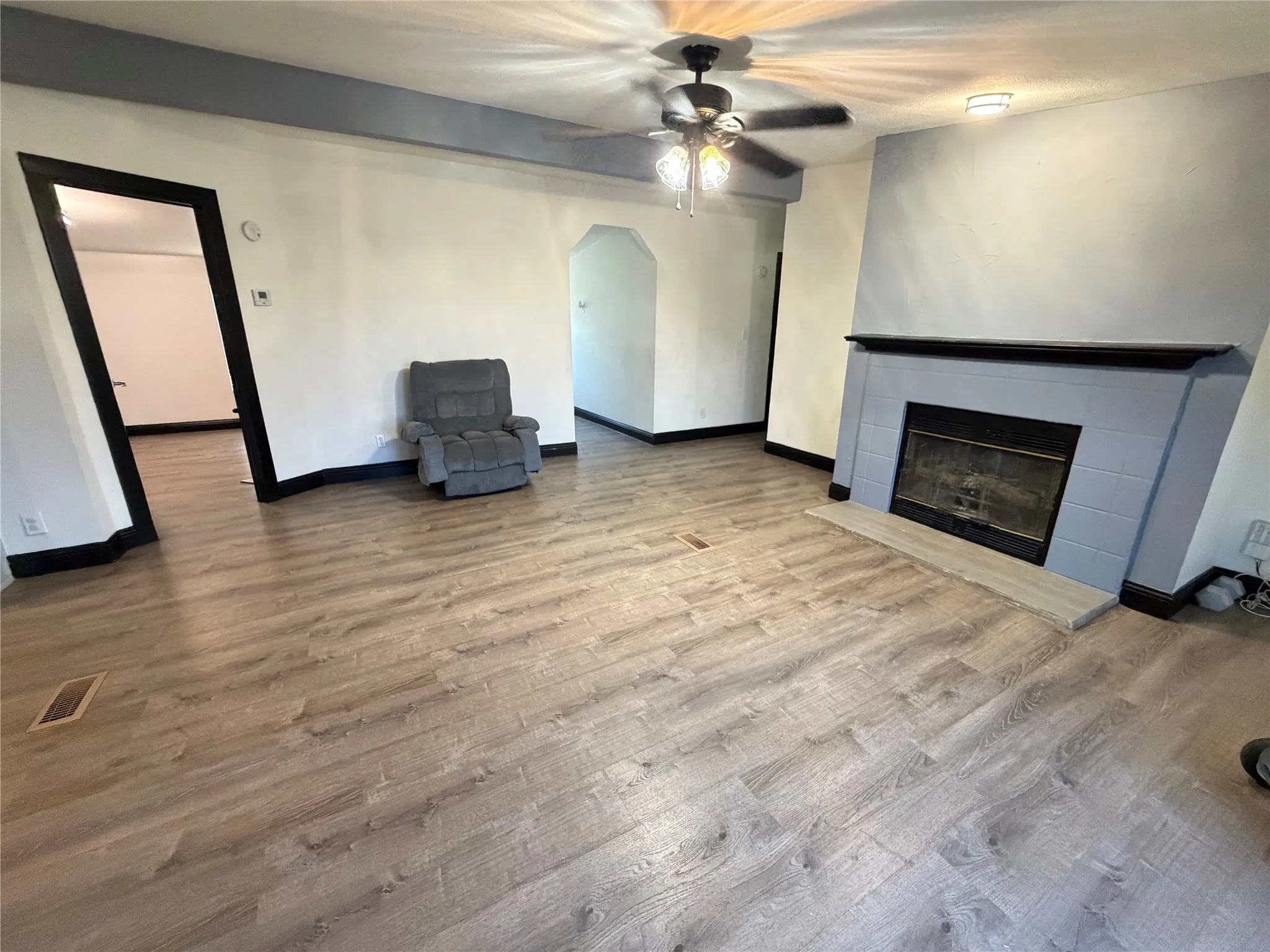 Mobile Home For Sale in Johnson County , 222 Hix Road, Cleburne, Texas 76031, 3 Bedroom, 2 Bathroom, Garage spaces, 1,408 Sqft, built in 1999, Preowned, mls#21148065, Real Estate Agent in Cleburne, Homes For Sale in Johnson county, Homes For Sale in Cleburne, Realtor in Cleburne Texas, Real Estate Brokerage Independent Realty Texas, Luminita Cordes Realtor