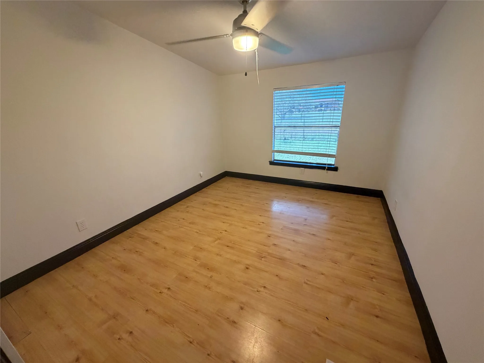 Mobile Home For Sale in Johnson County , 222 Hix Road, Cleburne, Texas 76031, 3 Bedroom, 2 Bathroom, Garage spaces, 1,408 Sqft, built in 1999, Preowned, mls#21148065, Real Estate Agent in Cleburne, Homes For Sale in Johnson county, Homes For Sale in Cleburne, Realtor in Cleburne Texas, Real Estate Brokerage Independent Realty Texas, Luminita Cordes Realtor