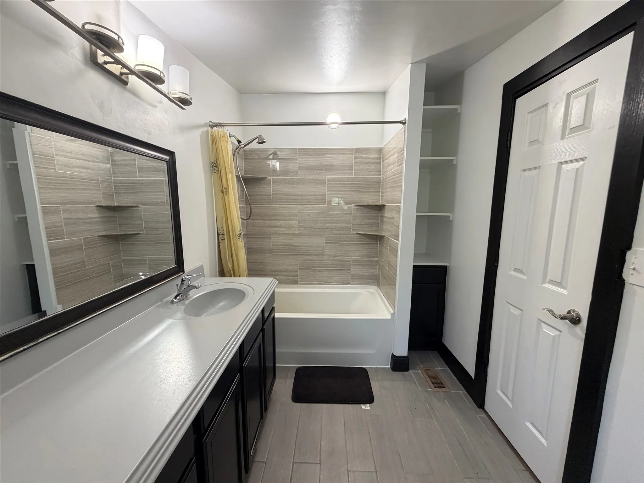 Mobile Home For Sale in Johnson County , 222 Hix Road, Cleburne, Texas 76031, 3 Bedroom, 2 Bathroom, Garage spaces, 1,408 Sqft, built in 1999, Preowned, mls#21148065, Real Estate Agent in Cleburne, Homes For Sale in Johnson county, Homes For Sale in Cleburne, Realtor in Cleburne Texas, Real Estate Brokerage Independent Realty Texas, Luminita Cordes Realtor