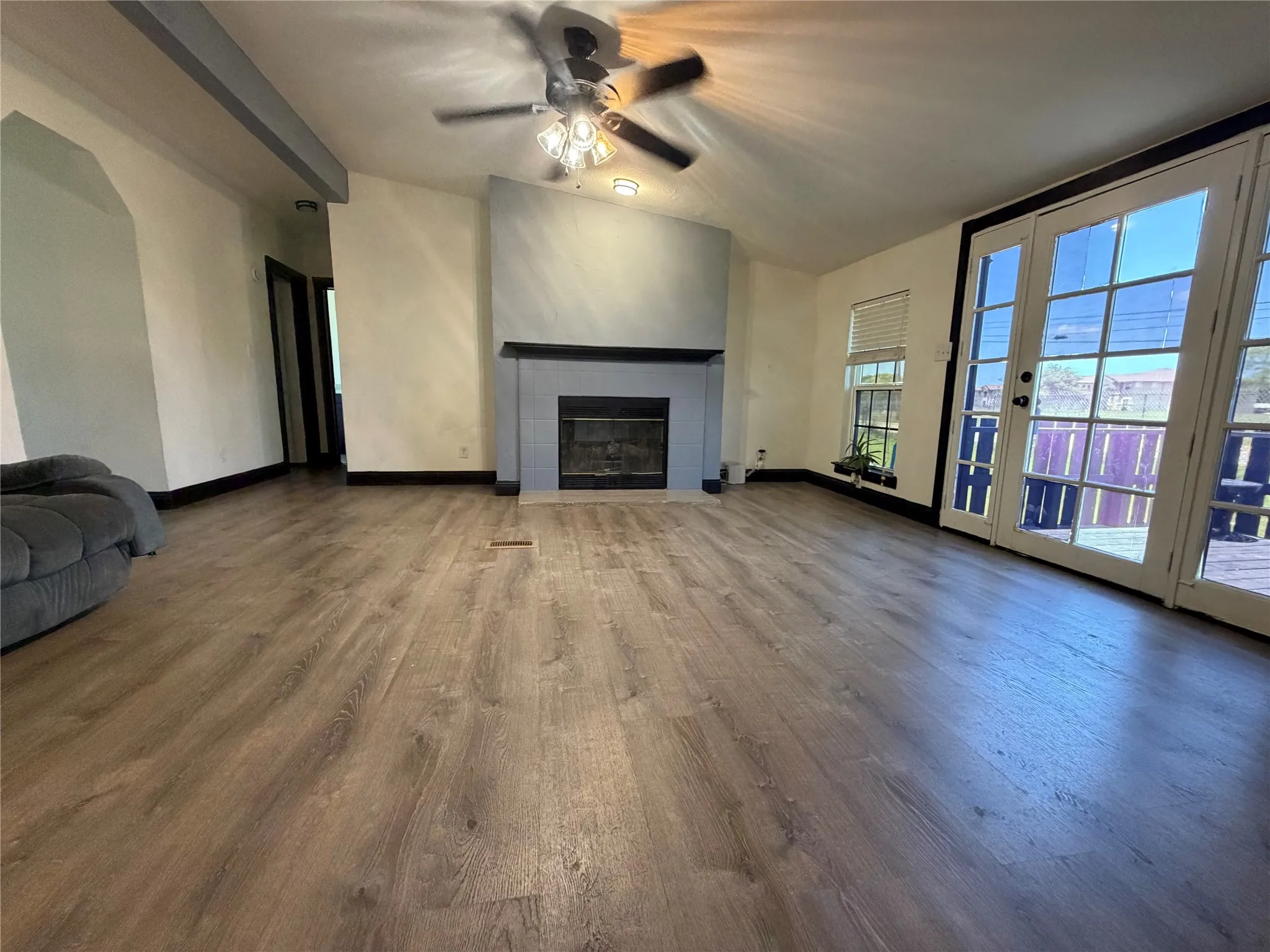 Mobile Home For Sale in Johnson County , 222 Hix Road, Cleburne, Texas 76031, 3 Bedroom, 2 Bathroom, Garage spaces, 1,408 Sqft, built in 1999, Preowned, mls#21148065, Real Estate Agent in Cleburne, Homes For Sale in Johnson county, Homes For Sale in Cleburne, Realtor in Cleburne Texas, Real Estate Brokerage Independent Realty Texas, Luminita Cordes Realtor