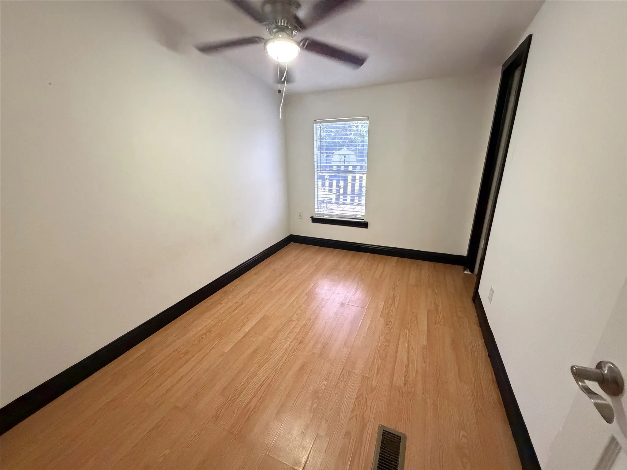 Mobile Home For Sale in Johnson County , 222 Hix Road, Cleburne, Texas 76031, 3 Bedroom, 2 Bathroom, Garage spaces, 1,408 Sqft, built in 1999, Preowned, mls#21148065, Real Estate Agent in Cleburne, Homes For Sale in Johnson county, Homes For Sale in Cleburne, Realtor in Cleburne Texas, Real Estate Brokerage Independent Realty Texas, Luminita Cordes Realtor