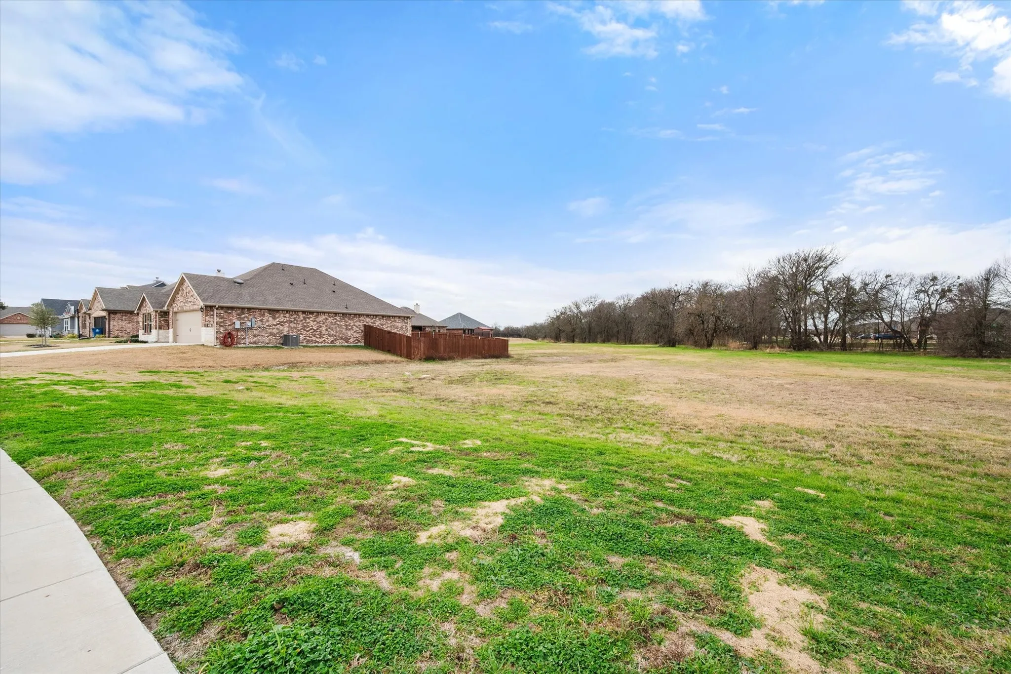 Single Family Residence For Sale in Kaufman County , 1901 Sandy Knoll Drive, Kaufman, Texas 75142, 3 Bedroom, 2 Bathroom, 2 Garage spaces, 1,620 Sqft, built in 2023, Preowned, mls#21150489, Real Estate Agent in Kaufman, Homes For Sale in Kaufman county, Homes For Sale in Kaufman, Realtor in Kaufman Texas, Real Estate Brokerage Independent Realty Texas, Luminita Cordes Realtor