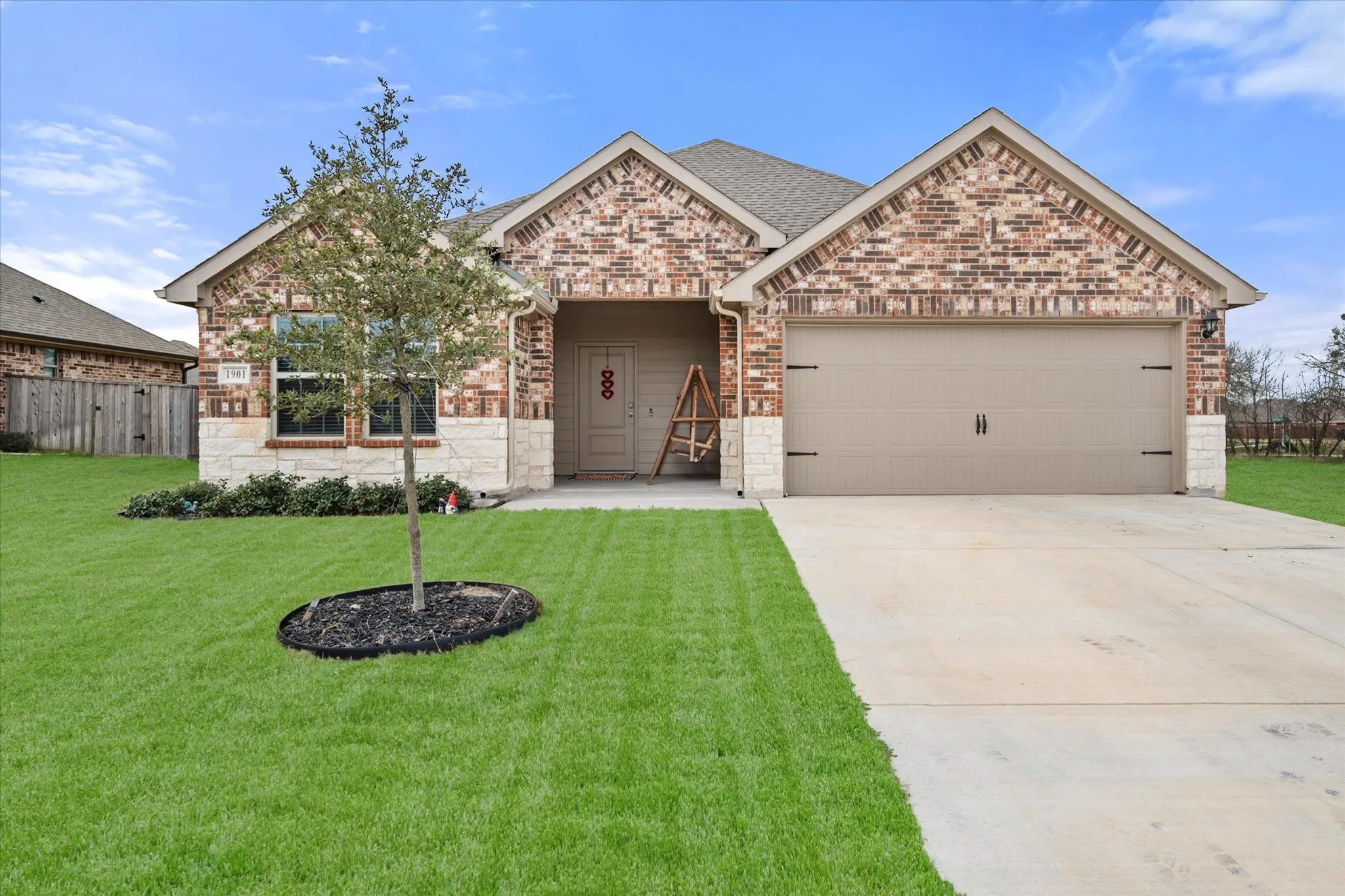 Single Family Residence For Sale in Kaufman County , 1901 Sandy Knoll Drive, Kaufman, Texas 75142, 3 Bedroom, 2 Bathroom, 2 Garage spaces, 1,620 Sqft, built in 2023, Preowned, mls#21150489, Real Estate Agent in Kaufman, Homes For Sale in Kaufman county, Homes For Sale in Kaufman, Realtor in Kaufman Texas, Real Estate Brokerage Independent Realty Texas, Luminita Cordes Realtor