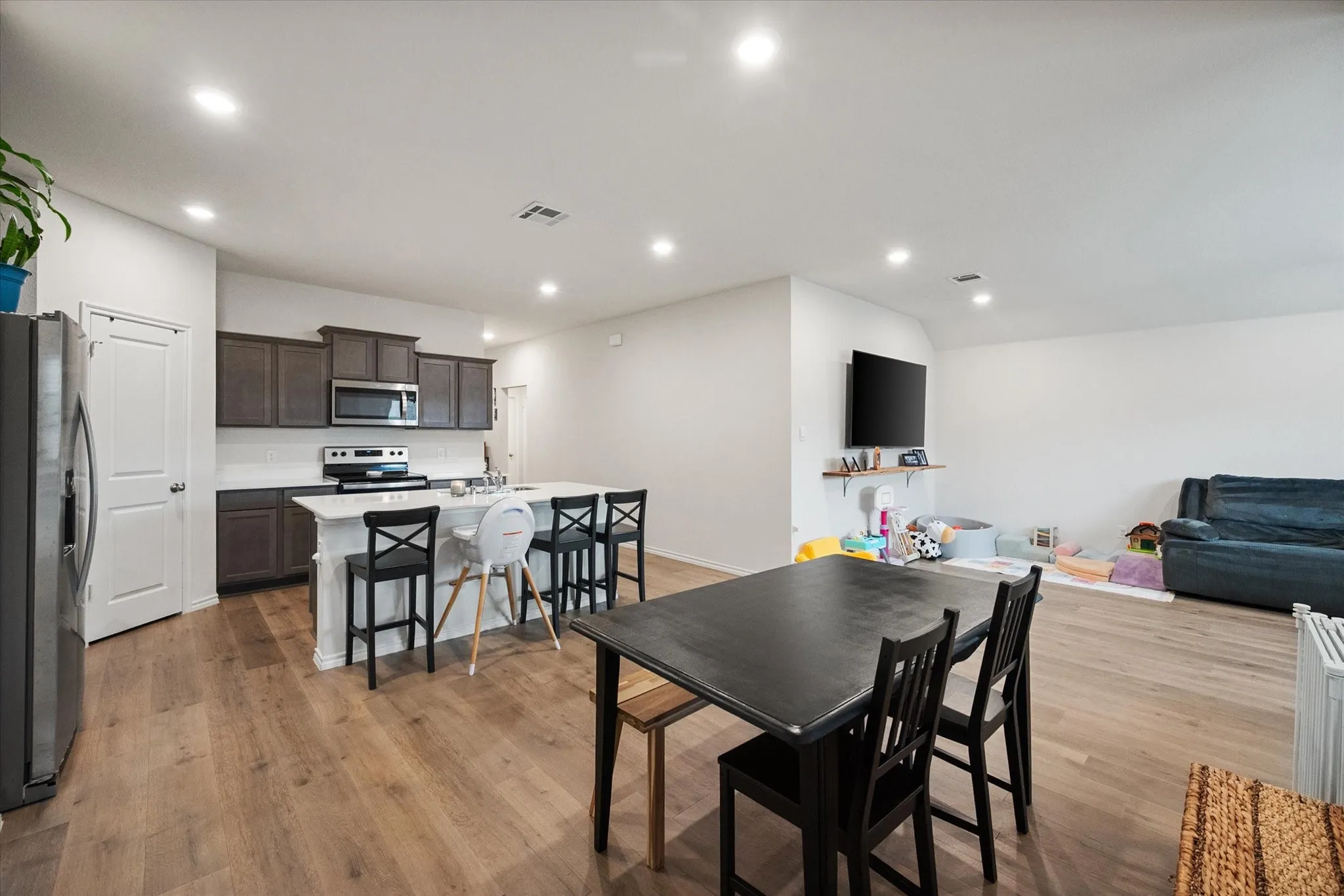 Single Family Residence For Sale in Kaufman County , 1901 Sandy Knoll Drive, Kaufman, Texas 75142, 3 Bedroom, 2 Bathroom, 2 Garage spaces, 1,620 Sqft, built in 2023, Preowned, mls#21150489, Real Estate Agent in Kaufman, Homes For Sale in Kaufman county, Homes For Sale in Kaufman, Realtor in Kaufman Texas, Real Estate Brokerage Independent Realty Texas, Luminita Cordes Realtor