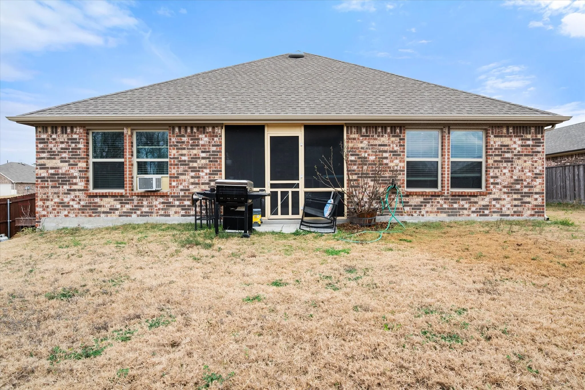 Single Family Residence For Sale in Kaufman County , 1901 Sandy Knoll Drive, Kaufman, Texas 75142, 3 Bedroom, 2 Bathroom, 2 Garage spaces, 1,620 Sqft, built in 2023, Preowned, mls#21150489, Real Estate Agent in Kaufman, Homes For Sale in Kaufman county, Homes For Sale in Kaufman, Realtor in Kaufman Texas, Real Estate Brokerage Independent Realty Texas, Luminita Cordes Realtor