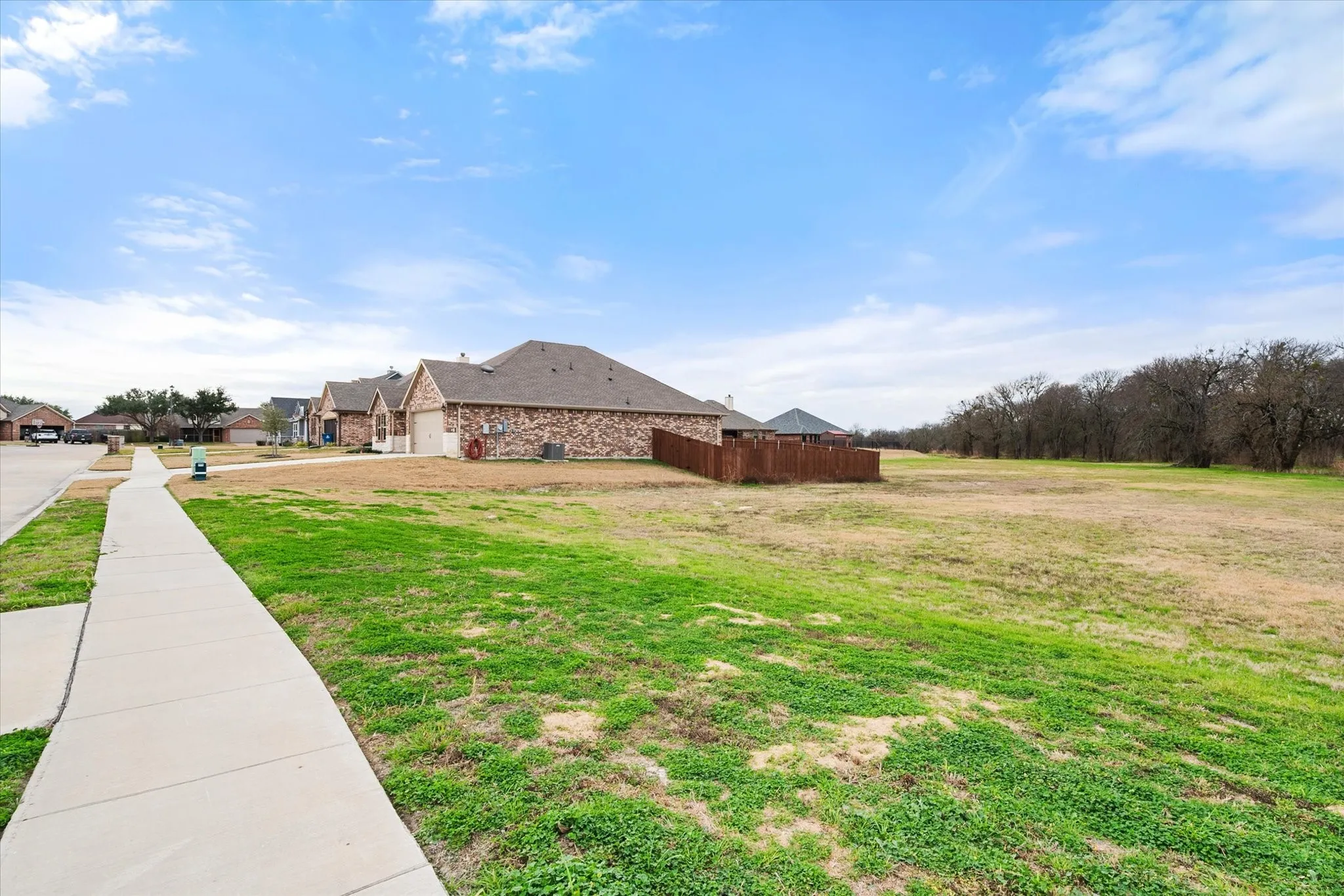 Single Family Residence For Sale in Kaufman County , 1901 Sandy Knoll Drive, Kaufman, Texas 75142, 3 Bedroom, 2 Bathroom, 2 Garage spaces, 1,620 Sqft, built in 2023, Preowned, mls#21150489, Real Estate Agent in Kaufman, Homes For Sale in Kaufman county, Homes For Sale in Kaufman, Realtor in Kaufman Texas, Real Estate Brokerage Independent Realty Texas, Luminita Cordes Realtor