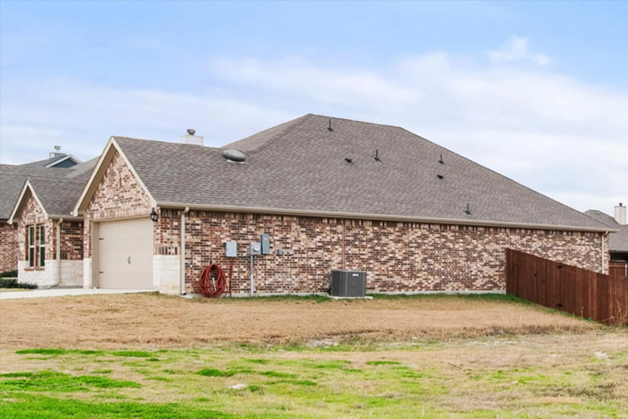 Single Family Residence For Sale in Kaufman County , 1901 Sandy Knoll Drive, Kaufman, Texas 75142, 3 Bedroom, 2 Bathroom, 2 Garage spaces, 1,620 Sqft, built in 2023, Preowned, mls#21150489, Real Estate Agent in Kaufman, Homes For Sale in Kaufman county, Homes For Sale in Kaufman, Realtor in Kaufman Texas, Real Estate Brokerage Independent Realty Texas, Luminita Cordes Realtor