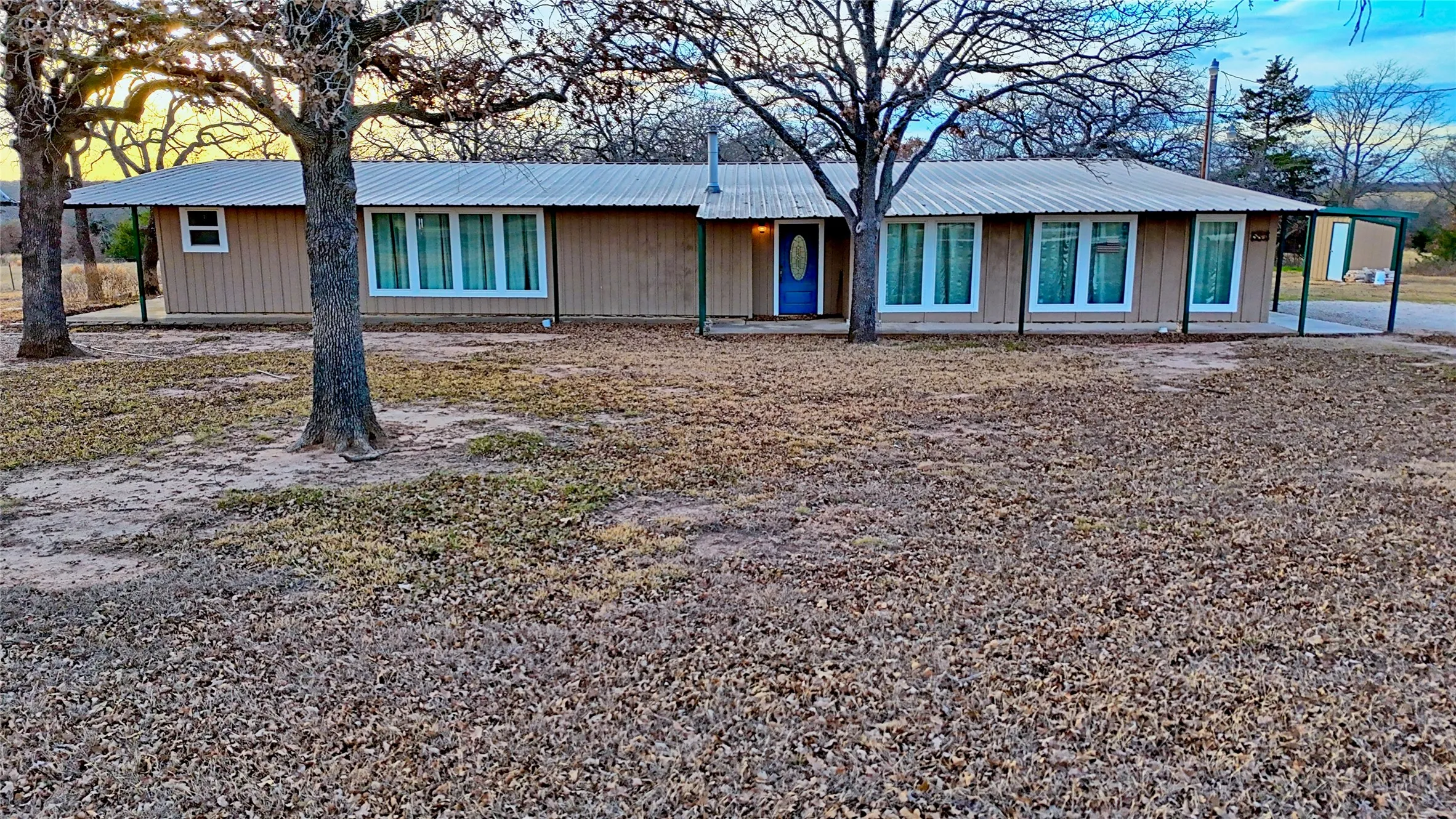 Single Family Residence For Sale in Montague County , 584 W Alamo Road, Bowie, Texas 76230, 3 Bedrooms, 2 Bathrooms, Garage spaces, 2,661 Sqft, built in 1995, Price $499,999, mls#21150277, Real Estate Agent in Bowie, Homes For Sale in Montague county, Homes For Sale in Bowie, Realtor in Bowie Texas, Real Estate Brokerage Independent Realty Texas, Luminita Cordes Realtor