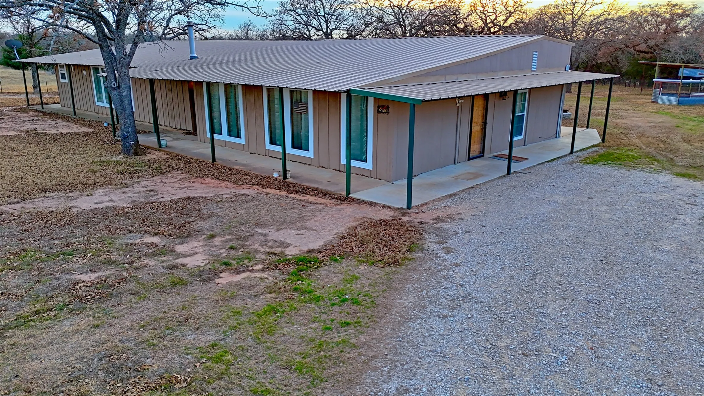 Single Family Residence For Sale in Montague County , 584 W Alamo Road, Bowie, Texas 76230, 3 Bedrooms, 2 Bathrooms, Garage spaces, 2,661 Sqft, built in 1995, Price $499,999, mls#21150277, Real Estate Agent in Bowie, Homes For Sale in Montague county, Homes For Sale in Bowie, Realtor in Bowie Texas, Real Estate Brokerage Independent Realty Texas, Luminita Cordes Realtor