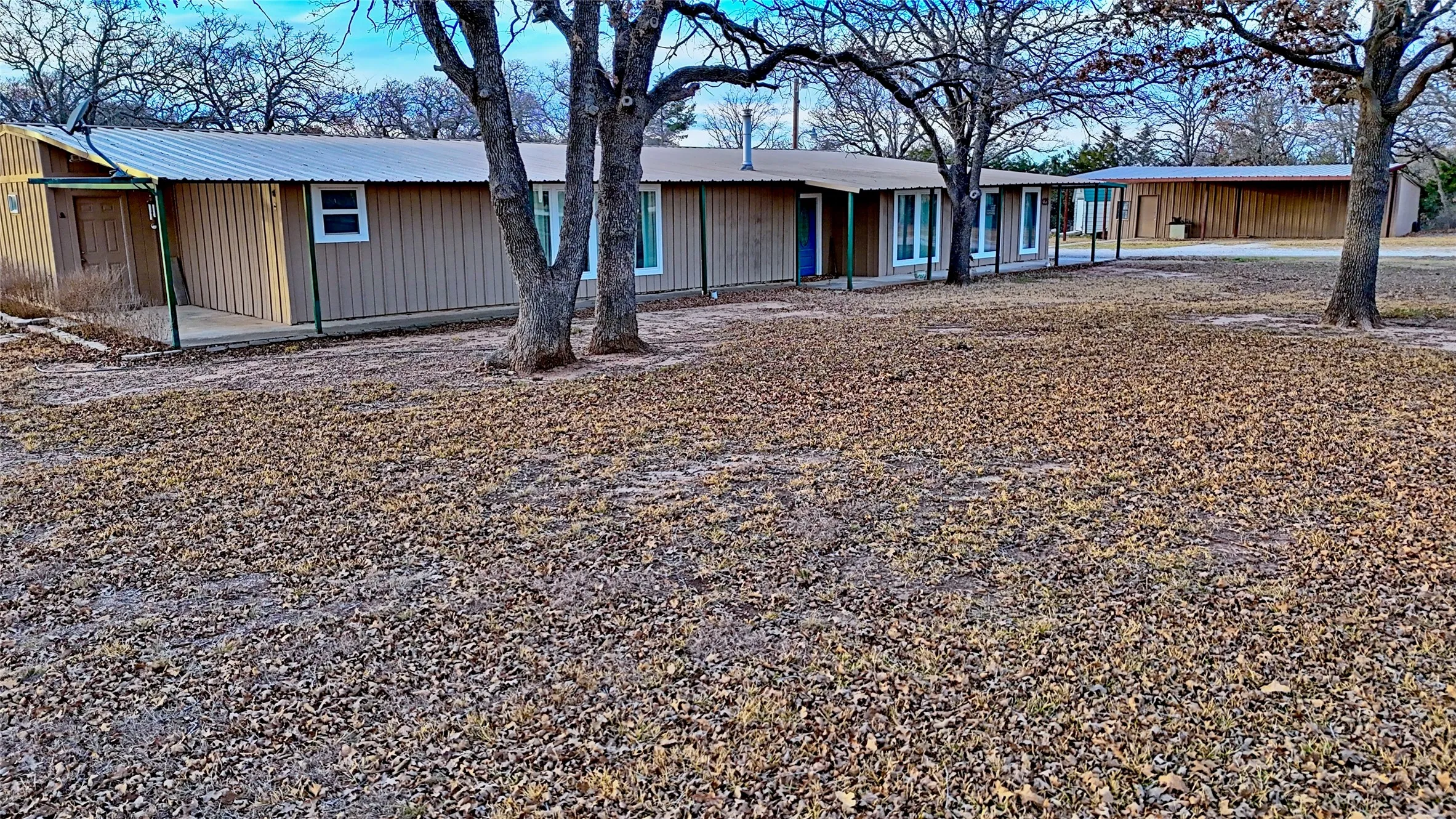 Single Family Residence For Sale in Montague County , 584 W Alamo Road, Bowie, Texas 76230, 3 Bedrooms, 2 Bathrooms, Garage spaces, 2,661 Sqft, built in 1995, Price $499,999, mls#21150277, Real Estate Agent in Bowie, Homes For Sale in Montague county, Homes For Sale in Bowie, Realtor in Bowie Texas, Real Estate Brokerage Independent Realty Texas, Luminita Cordes Realtor