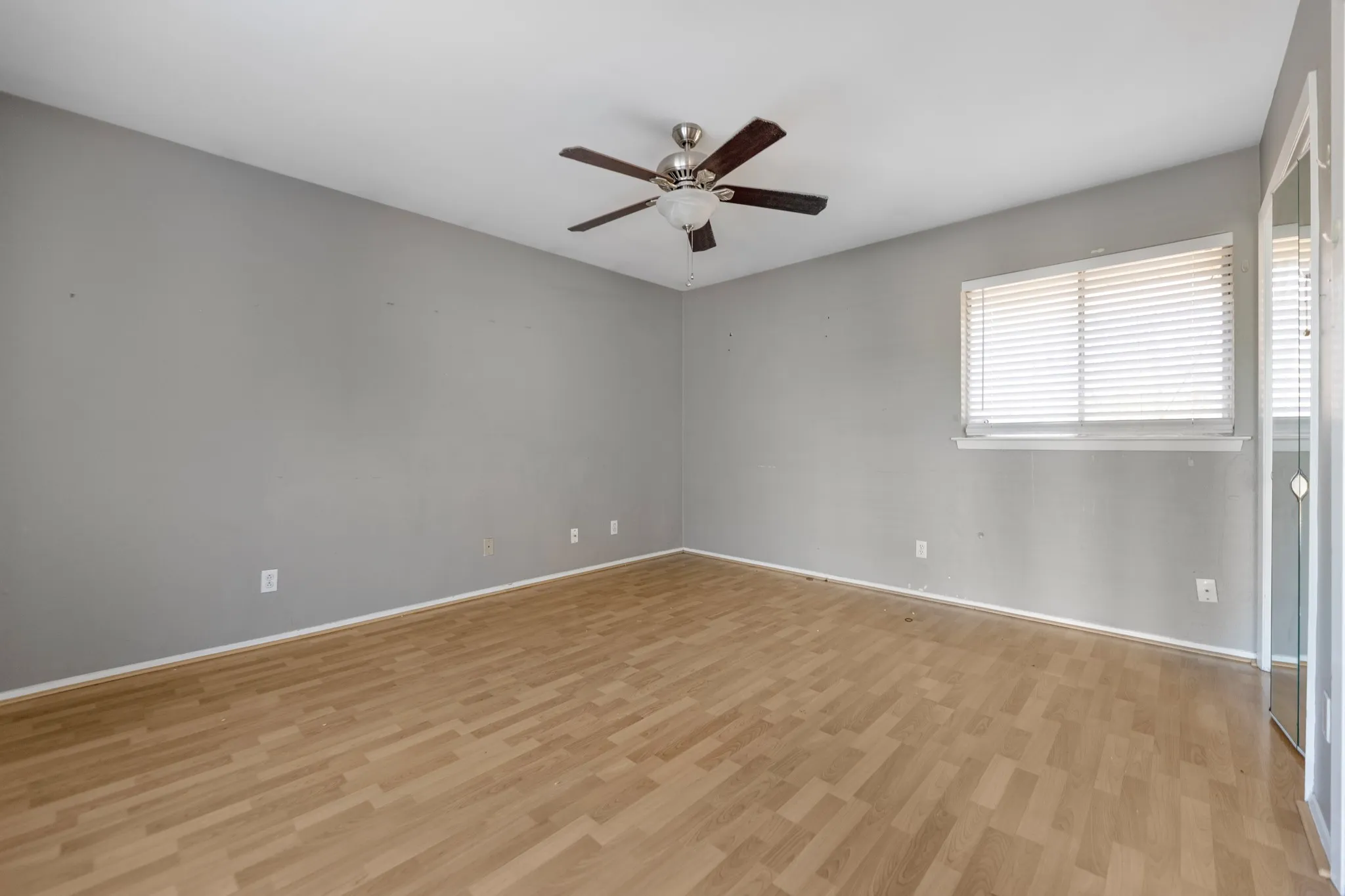 Single Family Residence For Sale in Dallas County , 518 Worcester Way, Richardson, Texas 75080, 4 Bedroom, 2 Bathroom, 2 Garage spaces, 1,630 Sqft, built in 1961, Preowned, Price $330,900, mls#21150734, Real Estate Agent in Richardson, Homes For Sale in Dallas county, Homes For Sale in Richardson, Realtor in Richardson Texas, Real Estate Brokerage Independent Realty Texas, Luminita Cordes Realtor