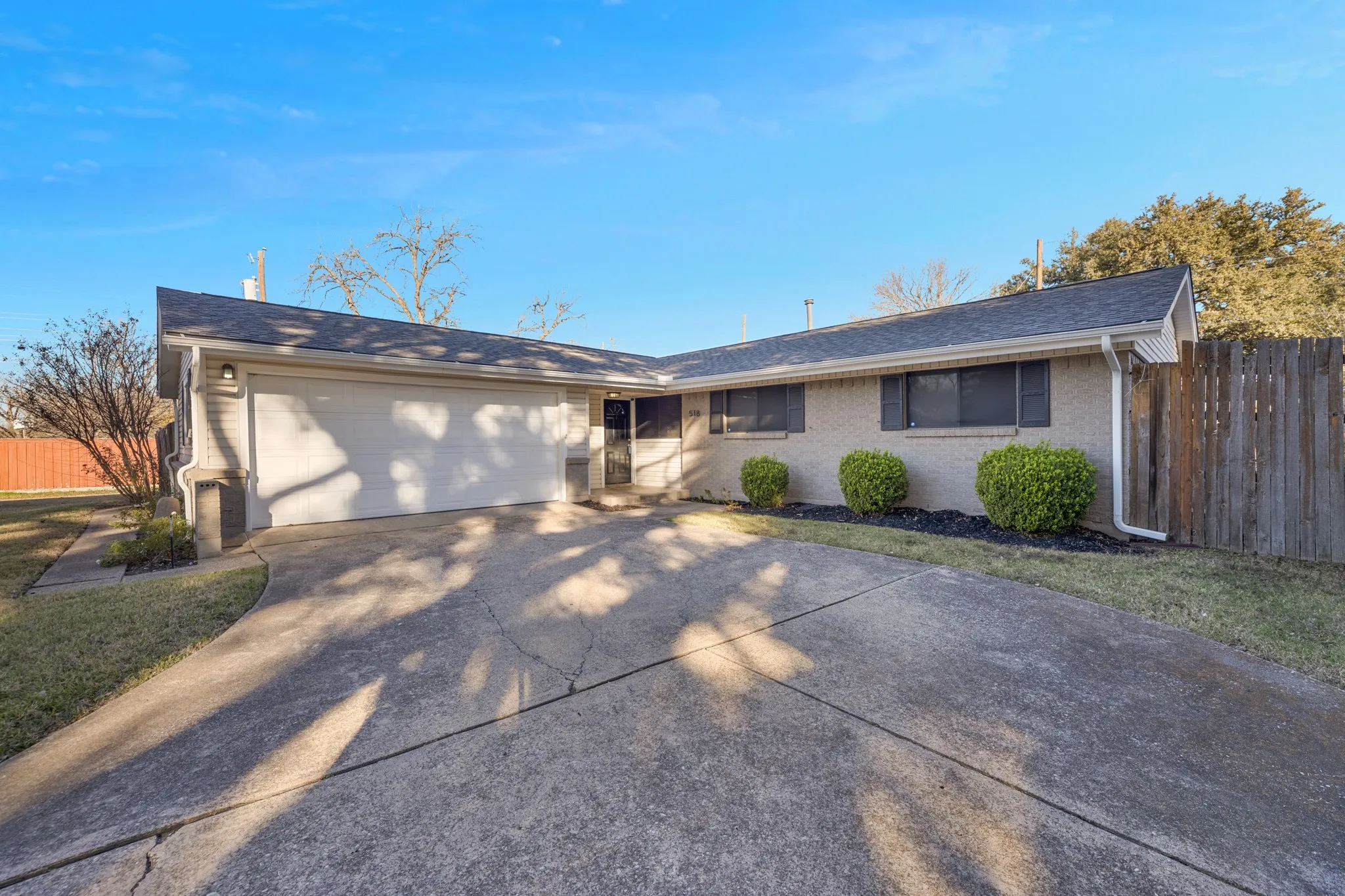 Single Family Residence For Sale in Dallas County , 518 Worcester Way, Richardson, Texas 75080, 4 Bedroom, 2 Bathroom, 2 Garage spaces, 1,630 Sqft, built in 1961, Preowned, Price $330,900, mls#21150734, Real Estate Agent in Richardson, Homes For Sale in Dallas county, Homes For Sale in Richardson, Realtor in Richardson Texas, Real Estate Brokerage Independent Realty Texas, Luminita Cordes Realtor