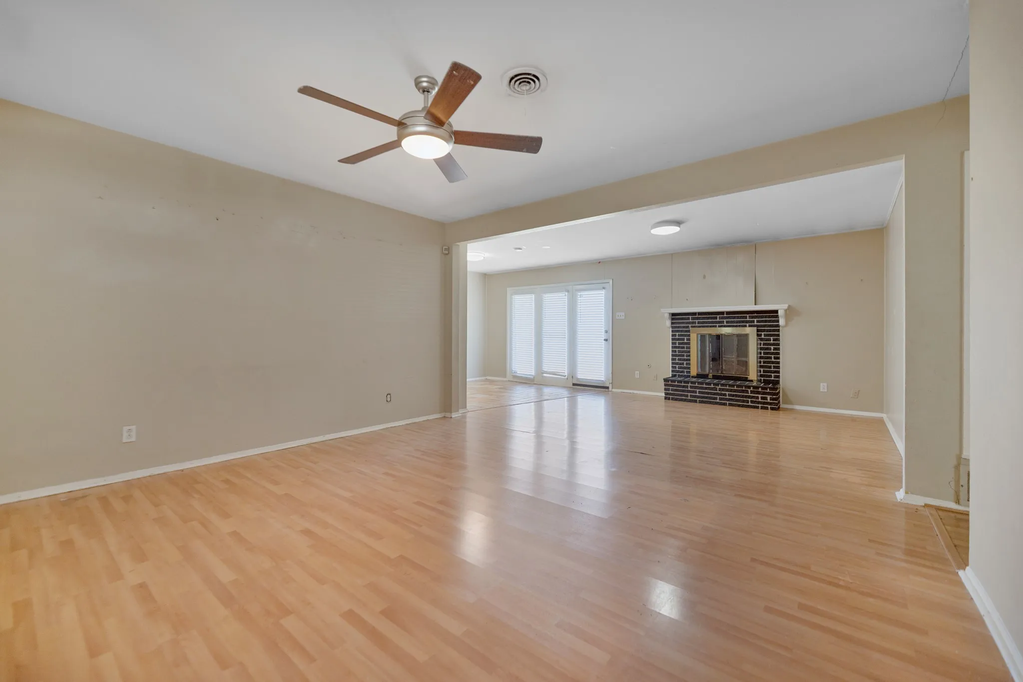Single Family Residence For Sale in Dallas County , 518 Worcester Way, Richardson, Texas 75080, 4 Bedroom, 2 Bathroom, 2 Garage spaces, 1,630 Sqft, built in 1961, Preowned, Price $330,900, mls#21150734, Real Estate Agent in Richardson, Homes For Sale in Dallas county, Homes For Sale in Richardson, Realtor in Richardson Texas, Real Estate Brokerage Independent Realty Texas, Luminita Cordes Realtor