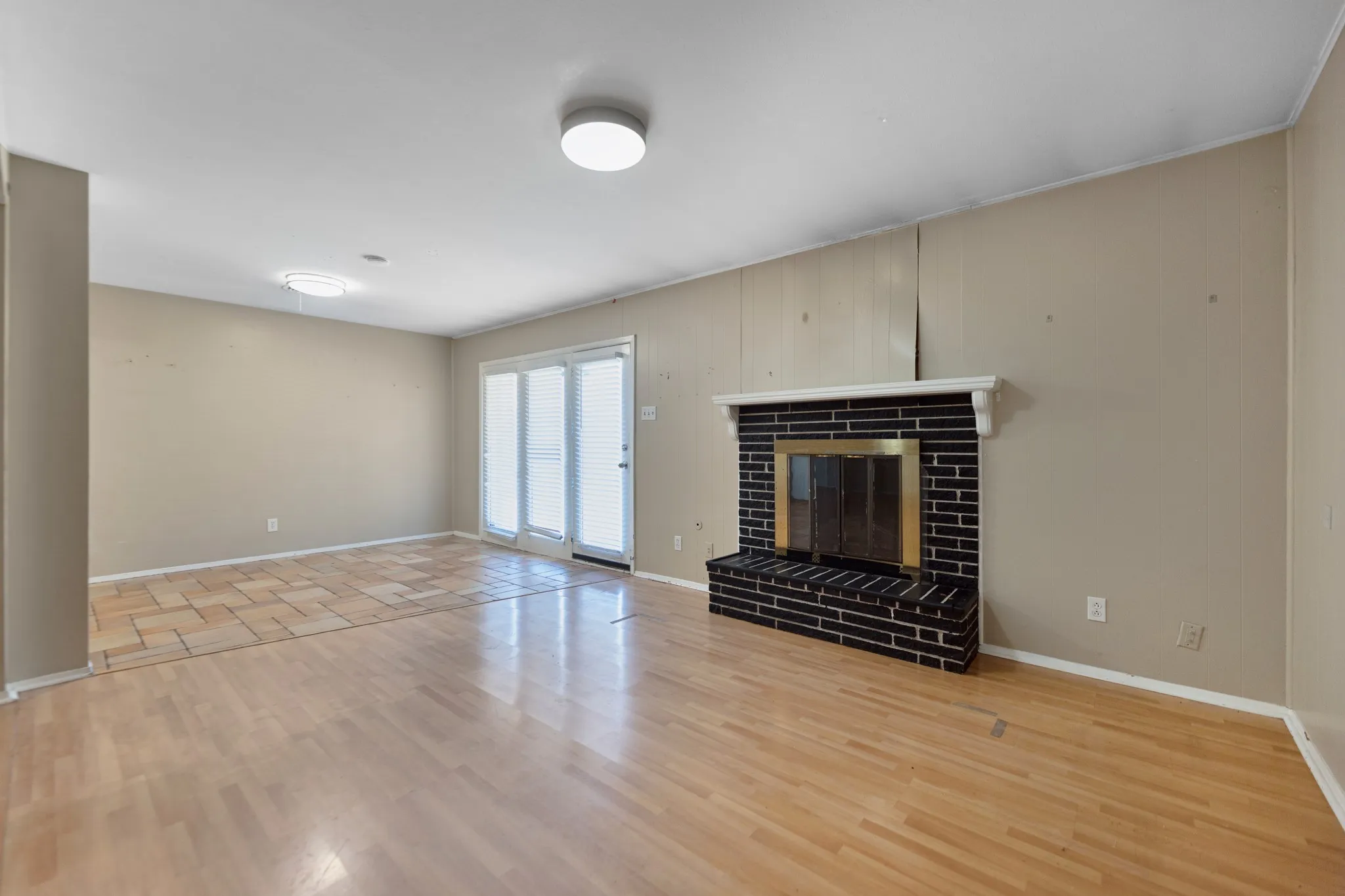 Single Family Residence For Sale in Dallas County , 518 Worcester Way, Richardson, Texas 75080, 4 Bedroom, 2 Bathroom, 2 Garage spaces, 1,630 Sqft, built in 1961, Preowned, Price $330,900, mls#21150734, Real Estate Agent in Richardson, Homes For Sale in Dallas county, Homes For Sale in Richardson, Realtor in Richardson Texas, Real Estate Brokerage Independent Realty Texas, Luminita Cordes Realtor