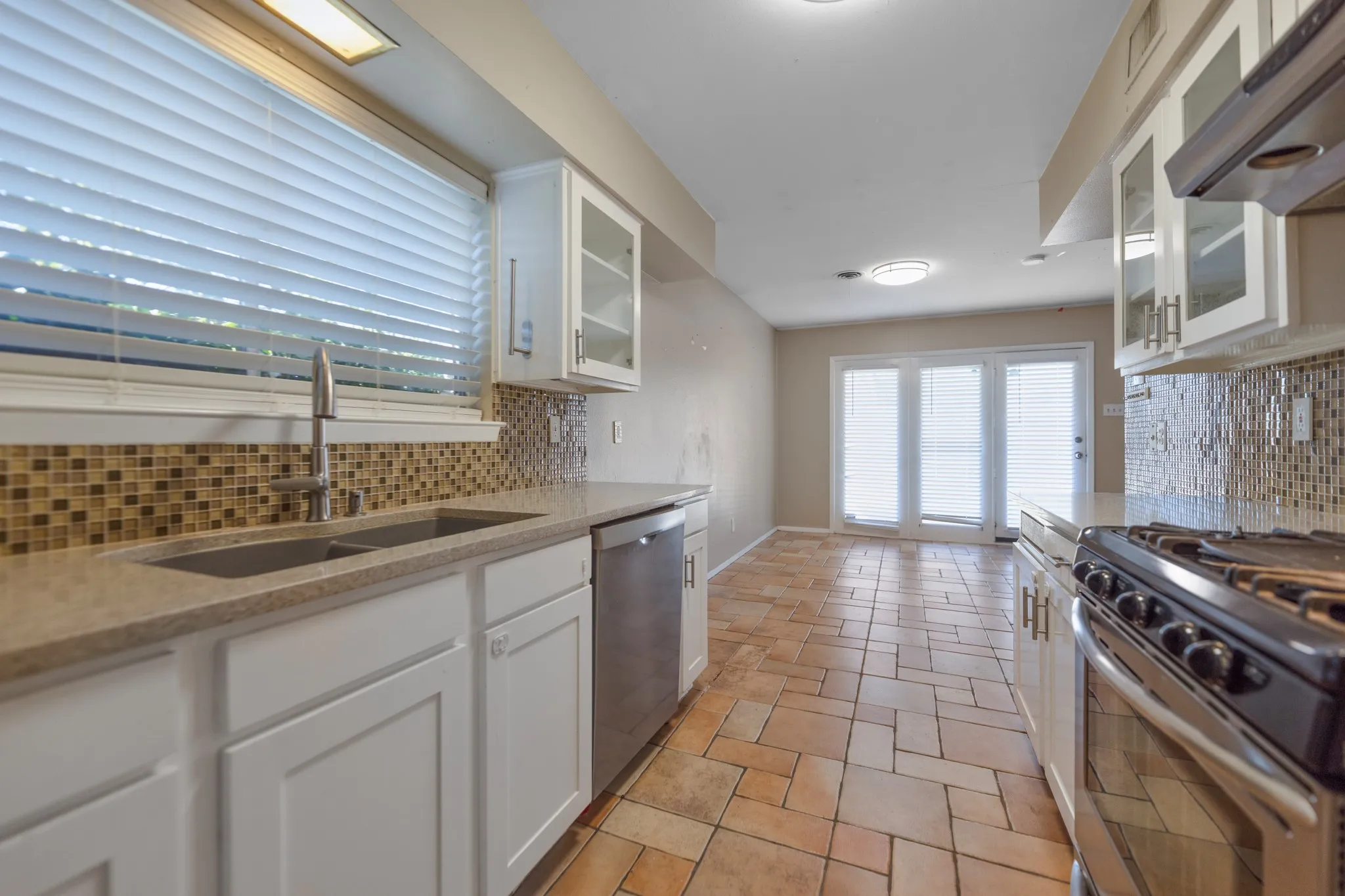 Single Family Residence For Sale in Dallas County , 518 Worcester Way, Richardson, Texas 75080, 4 Bedroom, 2 Bathroom, 2 Garage spaces, 1,630 Sqft, built in 1961, Preowned, Price $330,900, mls#21150734, Real Estate Agent in Richardson, Homes For Sale in Dallas county, Homes For Sale in Richardson, Realtor in Richardson Texas, Real Estate Brokerage Independent Realty Texas, Luminita Cordes Realtor