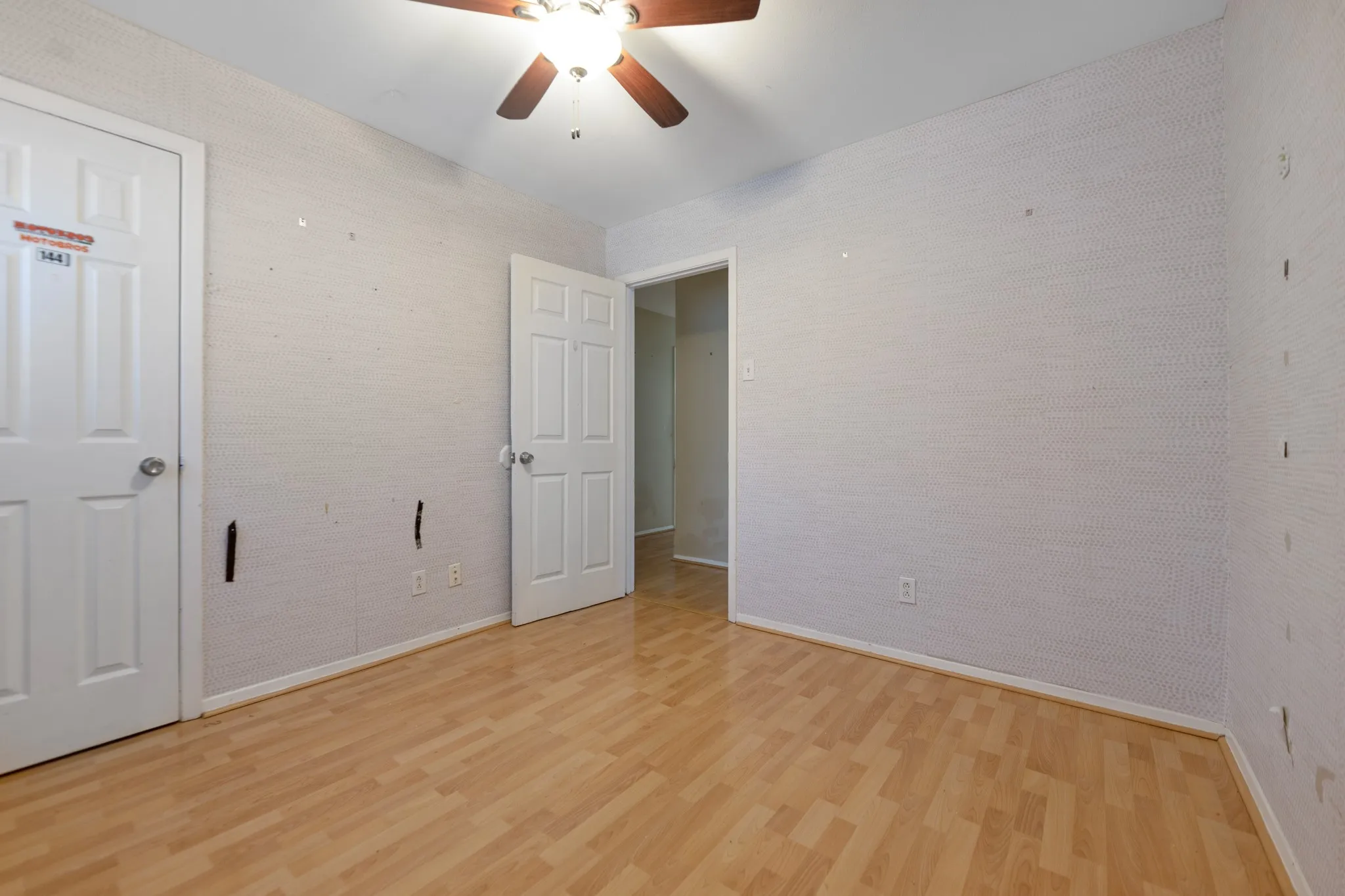 Single Family Residence For Sale in Dallas County , 518 Worcester Way, Richardson, Texas 75080, 4 Bedroom, 2 Bathroom, 2 Garage spaces, 1,630 Sqft, built in 1961, Preowned, Price $330,900, mls#21150734, Real Estate Agent in Richardson, Homes For Sale in Dallas county, Homes For Sale in Richardson, Realtor in Richardson Texas, Real Estate Brokerage Independent Realty Texas, Luminita Cordes Realtor