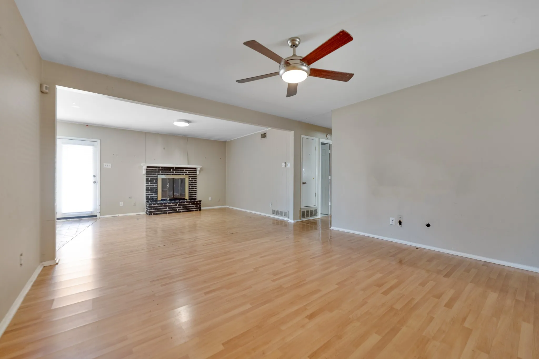 Single Family Residence For Sale in Dallas County , 518 Worcester Way, Richardson, Texas 75080, 4 Bedroom, 2 Bathroom, 2 Garage spaces, 1,630 Sqft, built in 1961, Preowned, Price $330,900, mls#21150734, Real Estate Agent in Richardson, Homes For Sale in Dallas county, Homes For Sale in Richardson, Realtor in Richardson Texas, Real Estate Brokerage Independent Realty Texas, Luminita Cordes Realtor