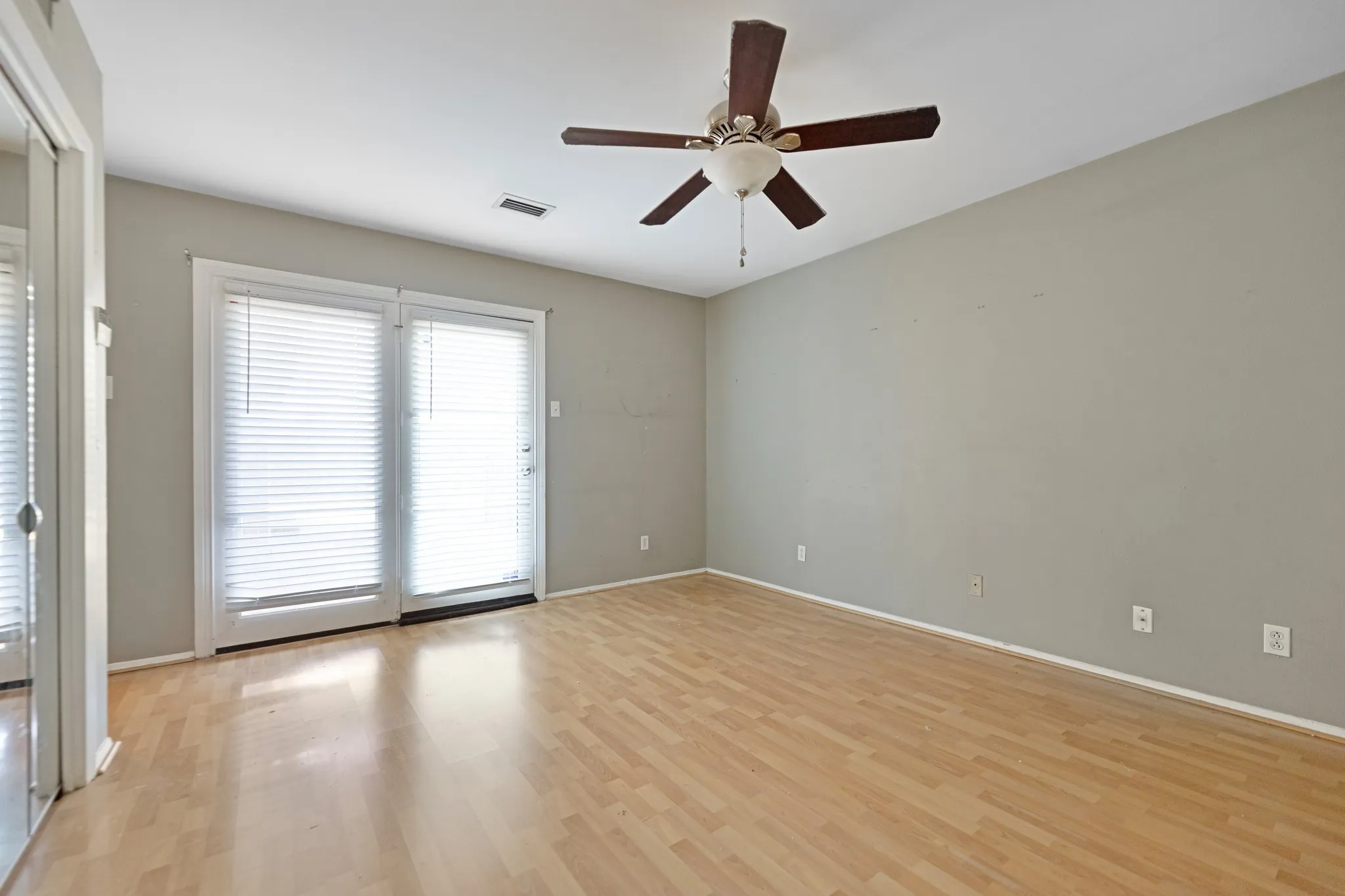 Single Family Residence For Sale in Dallas County , 518 Worcester Way, Richardson, Texas 75080, 4 Bedroom, 2 Bathroom, 2 Garage spaces, 1,630 Sqft, built in 1961, Preowned, Price $330,900, mls#21150734, Real Estate Agent in Richardson, Homes For Sale in Dallas county, Homes For Sale in Richardson, Realtor in Richardson Texas, Real Estate Brokerage Independent Realty Texas, Luminita Cordes Realtor
