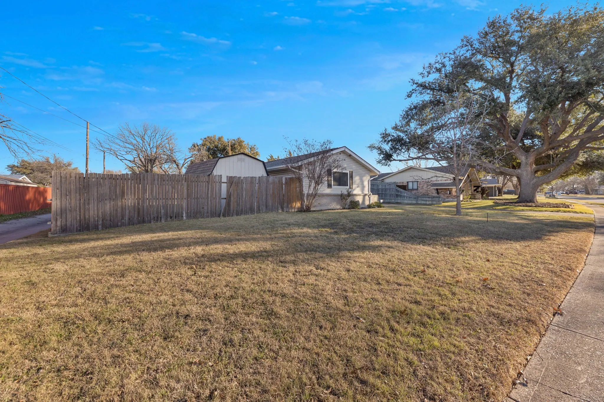 Single Family Residence For Sale in Dallas County , 518 Worcester Way, Richardson, Texas 75080, 4 Bedroom, 2 Bathroom, 2 Garage spaces, 1,630 Sqft, built in 1961, Preowned, Price $330,900, mls#21150734, Real Estate Agent in Richardson, Homes For Sale in Dallas county, Homes For Sale in Richardson, Realtor in Richardson Texas, Real Estate Brokerage Independent Realty Texas, Luminita Cordes Realtor