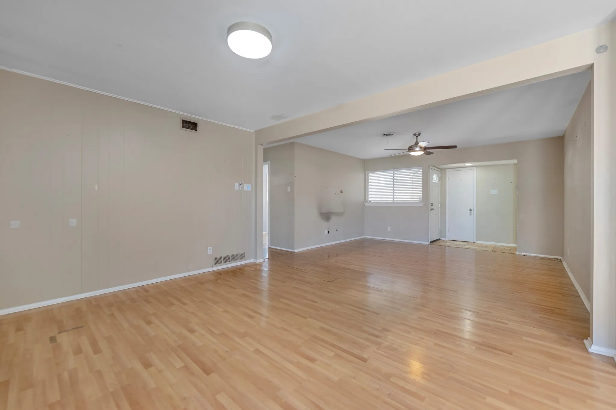 Single Family Residence For Sale in Dallas County , 518 Worcester Way, Richardson, Texas 75080, 4 Bedroom, 2 Bathroom, 2 Garage spaces, 1,630 Sqft, built in 1961, Preowned, Price $330,900, mls#21150734, Real Estate Agent in Richardson, Homes For Sale in Dallas county, Homes For Sale in Richardson, Realtor in Richardson Texas, Real Estate Brokerage Independent Realty Texas, Luminita Cordes Realtor