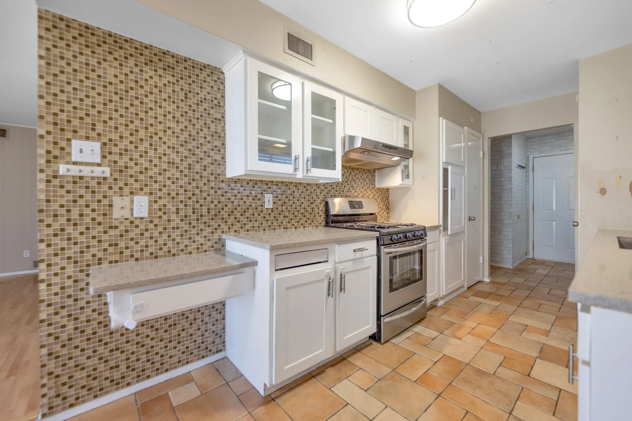 Single Family Residence For Sale in Dallas County , 518 Worcester Way, Richardson, Texas 75080, 4 Bedroom, 2 Bathroom, 2 Garage spaces, 1,630 Sqft, built in 1961, Preowned, Price $330,900, mls#21150734, Real Estate Agent in Richardson, Homes For Sale in Dallas county, Homes For Sale in Richardson, Realtor in Richardson Texas, Real Estate Brokerage Independent Realty Texas, Luminita Cordes Realtor