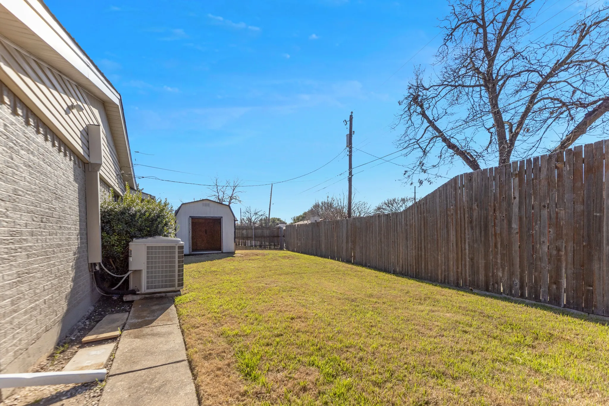 Single Family Residence For Sale in Dallas County , 518 Worcester Way, Richardson, Texas 75080, 4 Bedroom, 2 Bathroom, 2 Garage spaces, 1,630 Sqft, built in 1961, Preowned, Price $330,900, mls#21150734, Real Estate Agent in Richardson, Homes For Sale in Dallas county, Homes For Sale in Richardson, Realtor in Richardson Texas, Real Estate Brokerage Independent Realty Texas, Luminita Cordes Realtor