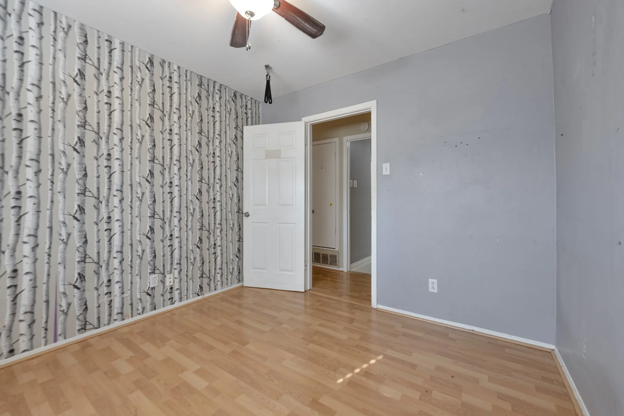 Single Family Residence For Sale in Dallas County , 518 Worcester Way, Richardson, Texas 75080, 4 Bedroom, 2 Bathroom, 2 Garage spaces, 1,630 Sqft, built in 1961, Preowned, Price $330,900, mls#21150734, Real Estate Agent in Richardson, Homes For Sale in Dallas county, Homes For Sale in Richardson, Realtor in Richardson Texas, Real Estate Brokerage Independent Realty Texas, Luminita Cordes Realtor
