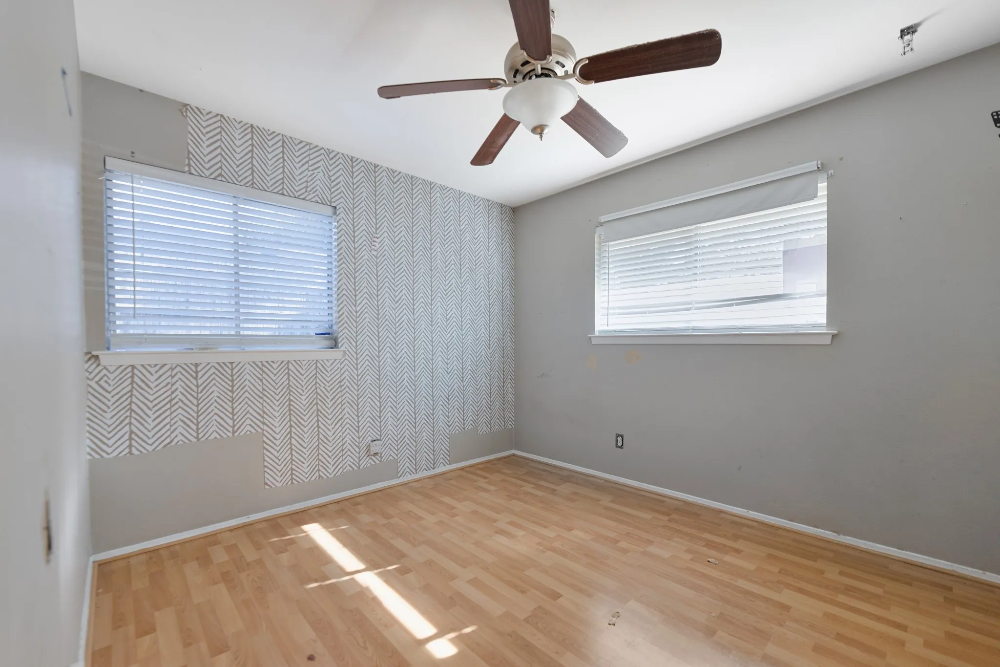 Single Family Residence For Sale in Dallas County , 518 Worcester Way, Richardson, Texas 75080, 4 Bedroom, 2 Bathroom, 2 Garage spaces, 1,630 Sqft, built in 1961, Preowned, Price $330,900, mls#21150734, Real Estate Agent in Richardson, Homes For Sale in Dallas county, Homes For Sale in Richardson, Realtor in Richardson Texas, Real Estate Brokerage Independent Realty Texas, Luminita Cordes Realtor