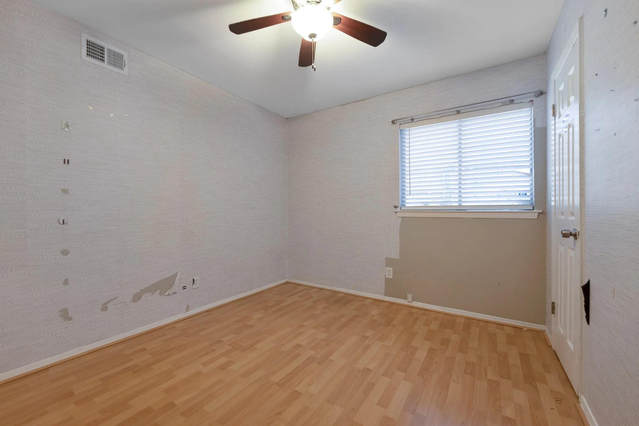 Single Family Residence For Sale in Dallas County , 518 Worcester Way, Richardson, Texas 75080, 4 Bedroom, 2 Bathroom, 2 Garage spaces, 1,630 Sqft, built in 1961, Preowned, Price $330,900, mls#21150734, Real Estate Agent in Richardson, Homes For Sale in Dallas county, Homes For Sale in Richardson, Realtor in Richardson Texas, Real Estate Brokerage Independent Realty Texas, Luminita Cordes Realtor