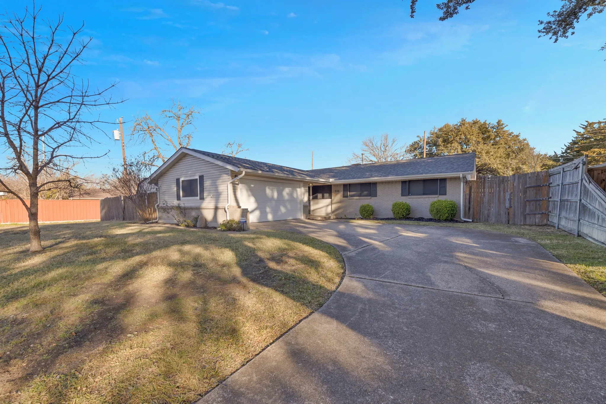 Single Family Residence For Sale in Dallas County , 518 Worcester Way, Richardson, Texas 75080, 4 Bedroom, 2 Bathroom, 2 Garage spaces, 1,630 Sqft, built in 1961, Preowned, Price $330,900, mls#21150734, Real Estate Agent in Richardson, Homes For Sale in Dallas county, Homes For Sale in Richardson, Realtor in Richardson Texas, Real Estate Brokerage Independent Realty Texas, Luminita Cordes Realtor