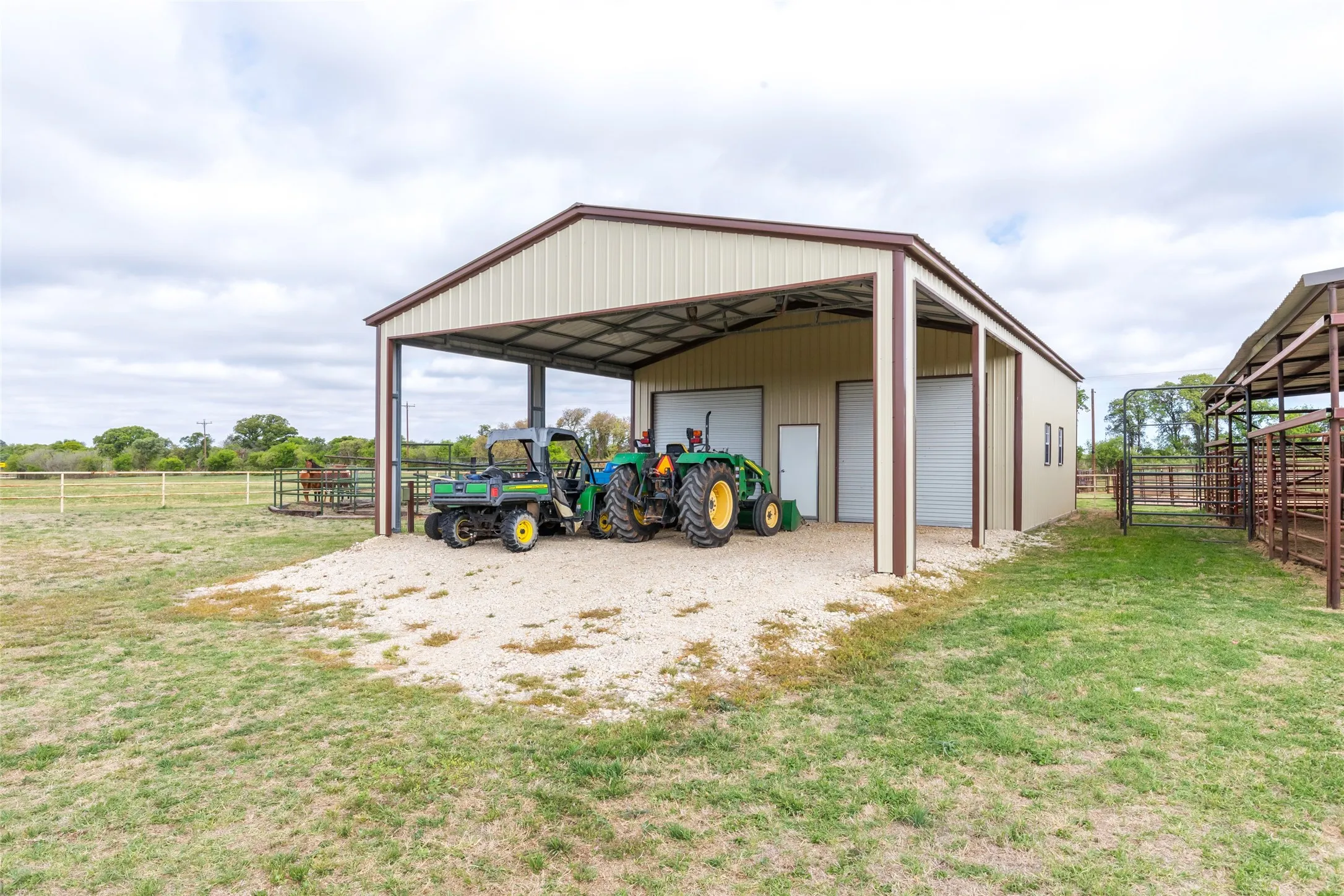 Single Family Residence For Sale in Jones County , 6010 Fm 3326 S, Hawley, Texas 79525, 4 Bedroom, 3 Bathroom, 2 Garage spaces, 2,509 Sqft, built in 2007, mls#21148859, Real Estate Agent in Hawley, Homes For Sale in Jones county, Homes For Sale in Hawley, Realtor in Hawley Texas, Real Estate Brokerage Independent Realty Texas, Luminita Cordes Realtor