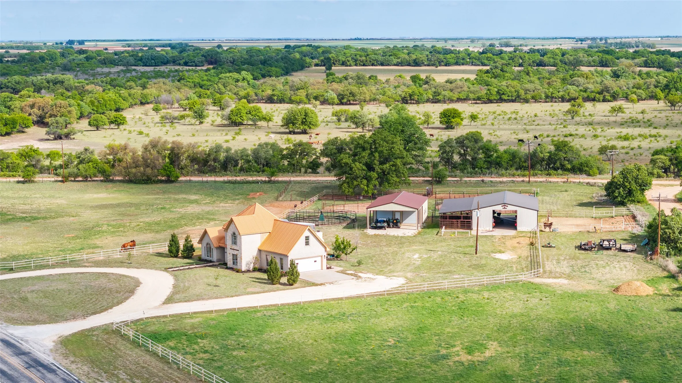 Single Family Residence For Sale in Jones County , 6010 Fm 3326 S, Hawley, Texas 79525, 4 Bedroom, 3 Bathroom, 2 Garage spaces, 2,509 Sqft, built in 2007, mls#21148859, Real Estate Agent in Hawley, Homes For Sale in Jones county, Homes For Sale in Hawley, Realtor in Hawley Texas, Real Estate Brokerage Independent Realty Texas, Luminita Cordes Realtor