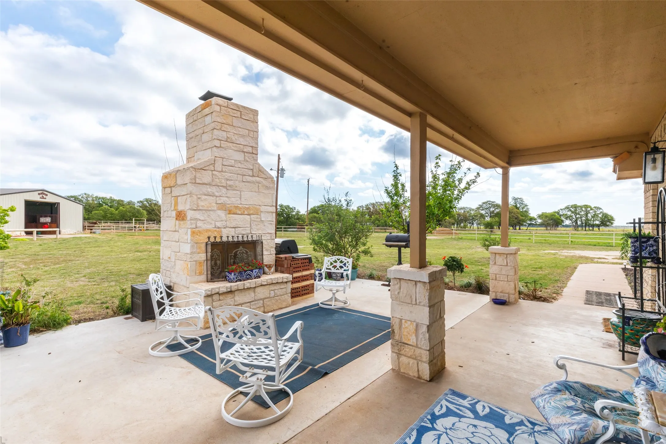 Single Family Residence For Sale in Jones County , 6010 Fm 3326 S, Hawley, Texas 79525, 4 Bedroom, 3 Bathroom, 2 Garage spaces, 2,509 Sqft, built in 2007, mls#21148859, Real Estate Agent in Hawley, Homes For Sale in Jones county, Homes For Sale in Hawley, Realtor in Hawley Texas, Real Estate Brokerage Independent Realty Texas, Luminita Cordes Realtor