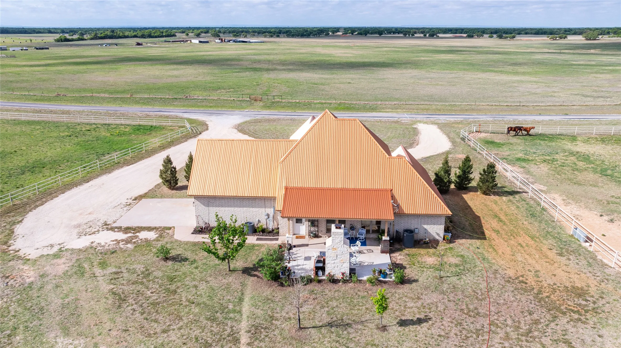 Single Family Residence For Sale in Jones County , 6010 Fm 3326 S, Hawley, Texas 79525, 4 Bedroom, 3 Bathroom, 2 Garage spaces, 2,509 Sqft, built in 2007, mls#21148859, Real Estate Agent in Hawley, Homes For Sale in Jones county, Homes For Sale in Hawley, Realtor in Hawley Texas, Real Estate Brokerage Independent Realty Texas, Luminita Cordes Realtor