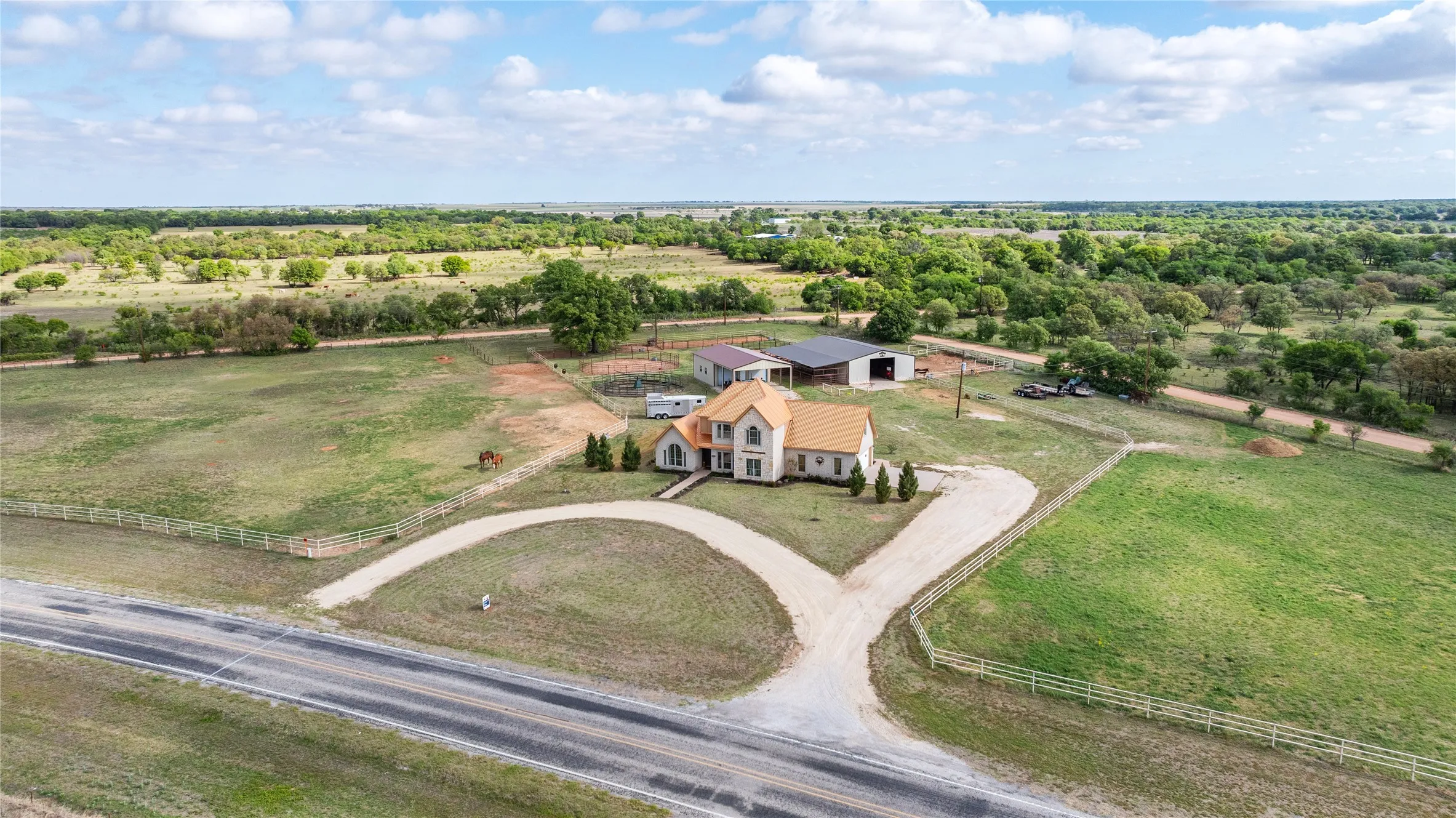 Single Family Residence For Sale in Jones County , 6010 Fm 3326 S, Hawley, Texas 79525, 4 Bedroom, 3 Bathroom, 2 Garage spaces, 2,509 Sqft, built in 2007, mls#21148859, Real Estate Agent in Hawley, Homes For Sale in Jones county, Homes For Sale in Hawley, Realtor in Hawley Texas, Real Estate Brokerage Independent Realty Texas, Luminita Cordes Realtor