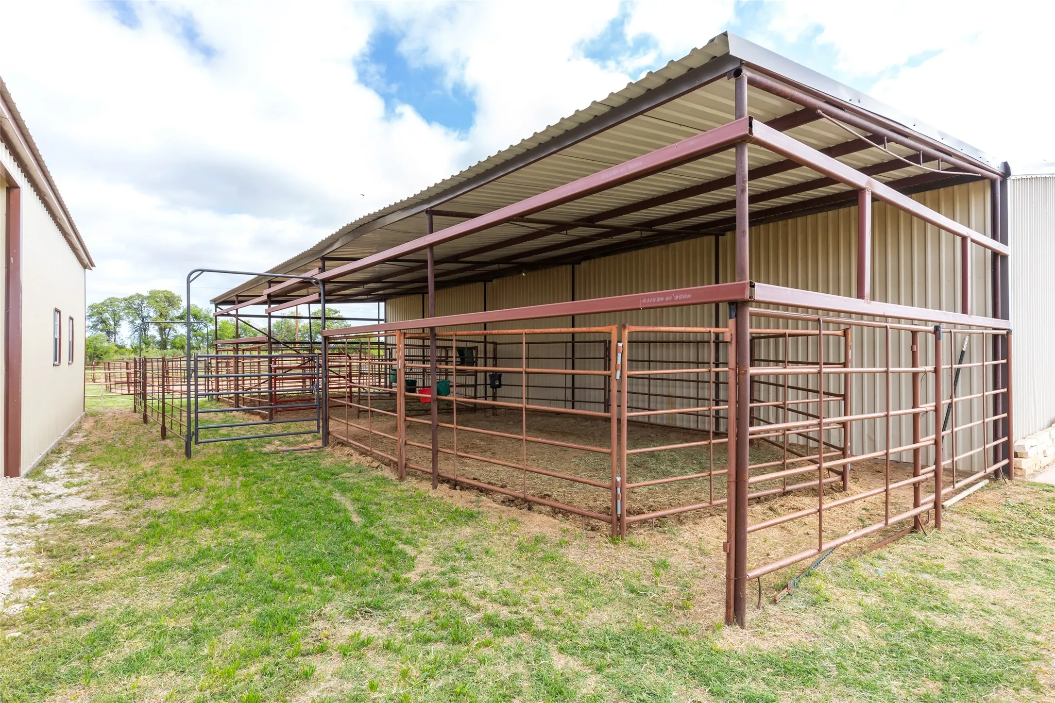 Single Family Residence For Sale in Jones County , 6010 Fm 3326 S, Hawley, Texas 79525, 4 Bedroom, 3 Bathroom, 2 Garage spaces, 2,509 Sqft, built in 2007, mls#21148859, Real Estate Agent in Hawley, Homes For Sale in Jones county, Homes For Sale in Hawley, Realtor in Hawley Texas, Real Estate Brokerage Independent Realty Texas, Luminita Cordes Realtor