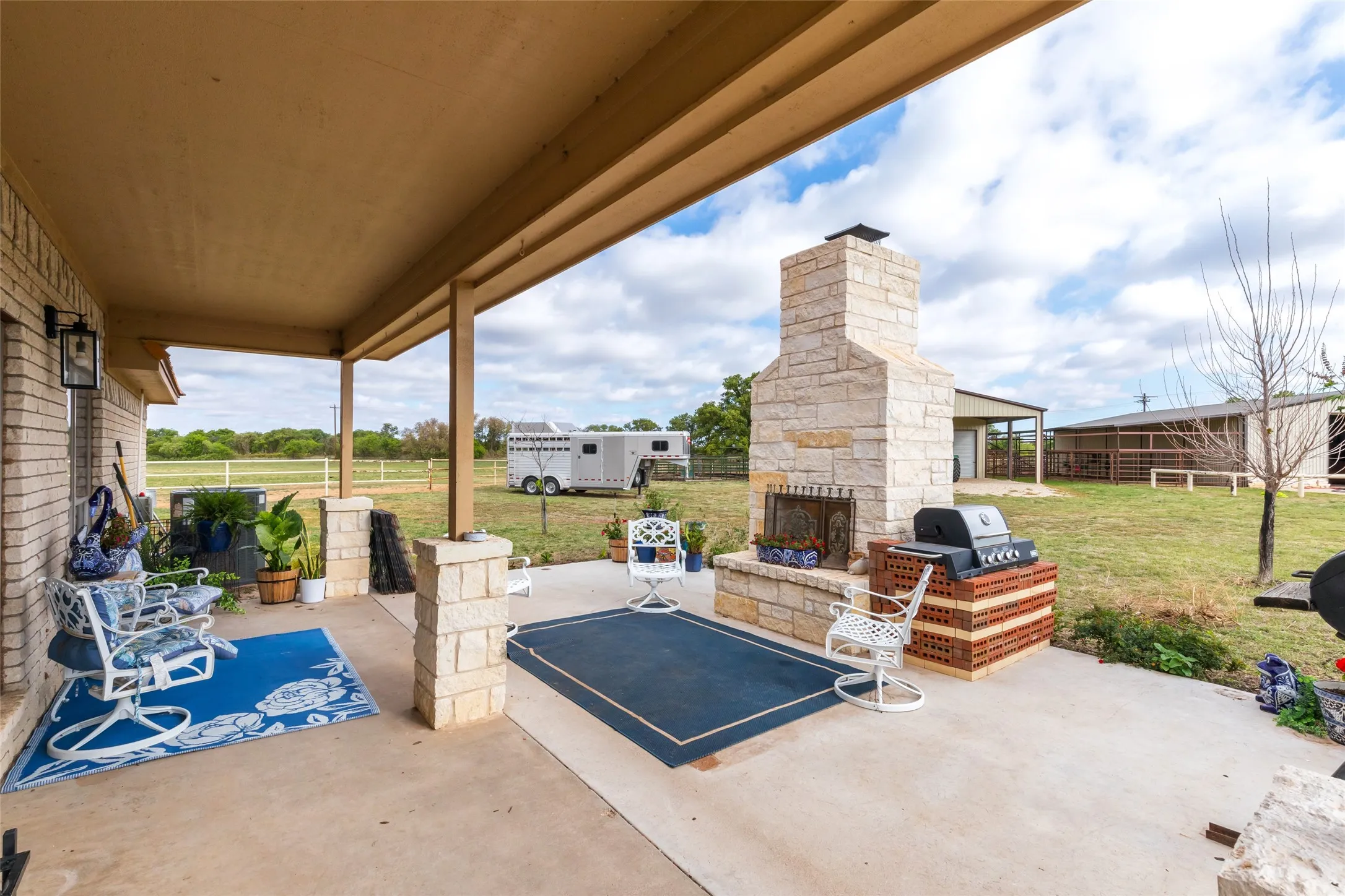 Single Family Residence For Sale in Jones County , 6010 Fm 3326 S, Hawley, Texas 79525, 4 Bedroom, 3 Bathroom, 2 Garage spaces, 2,509 Sqft, built in 2007, mls#21148859, Real Estate Agent in Hawley, Homes For Sale in Jones county, Homes For Sale in Hawley, Realtor in Hawley Texas, Real Estate Brokerage Independent Realty Texas, Luminita Cordes Realtor