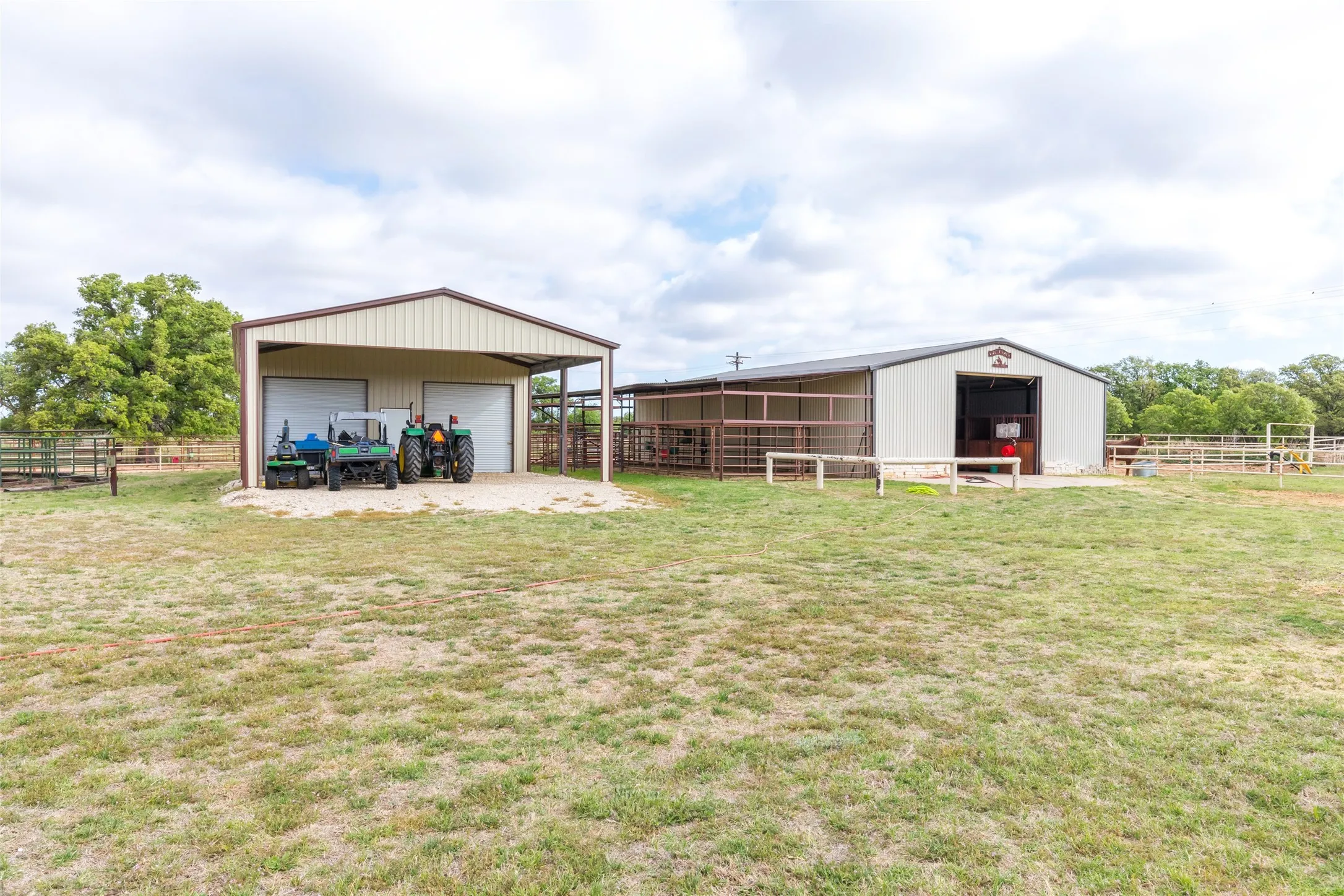 Single Family Residence For Sale in Jones County , 6010 Fm 3326 S, Hawley, Texas 79525, 4 Bedroom, 3 Bathroom, 2 Garage spaces, 2,509 Sqft, built in 2007, mls#21148859, Real Estate Agent in Hawley, Homes For Sale in Jones county, Homes For Sale in Hawley, Realtor in Hawley Texas, Real Estate Brokerage Independent Realty Texas, Luminita Cordes Realtor